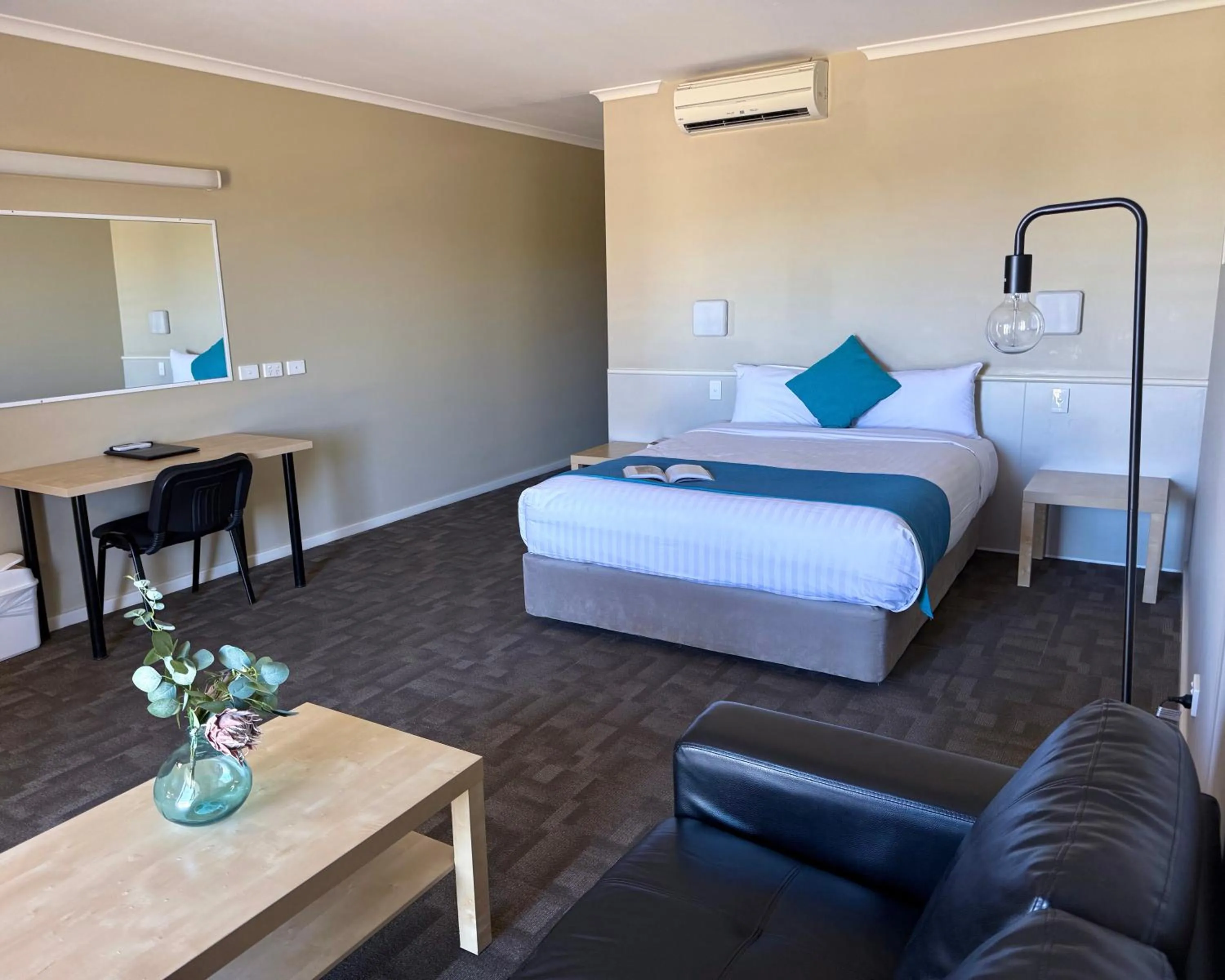 Bedroom, Bed in Geraldton Motor Inn