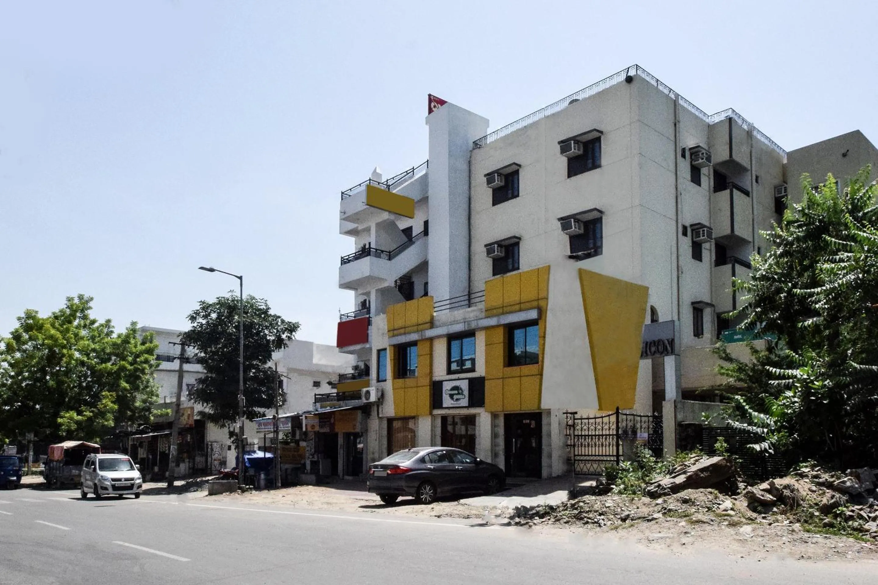 Facade/entrance in FabHotel Royal Icon