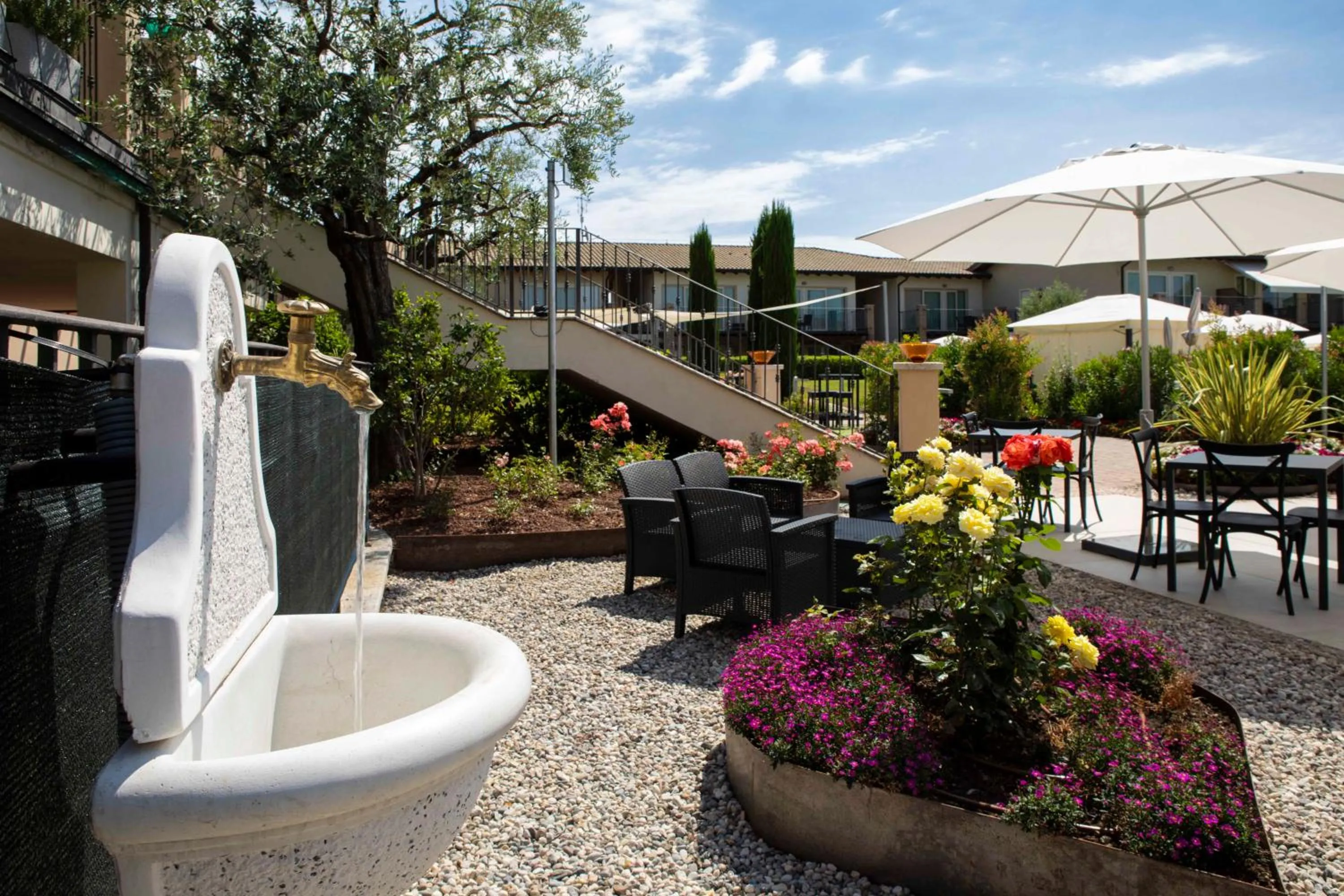 Lounge or bar in Lake Garda Resort