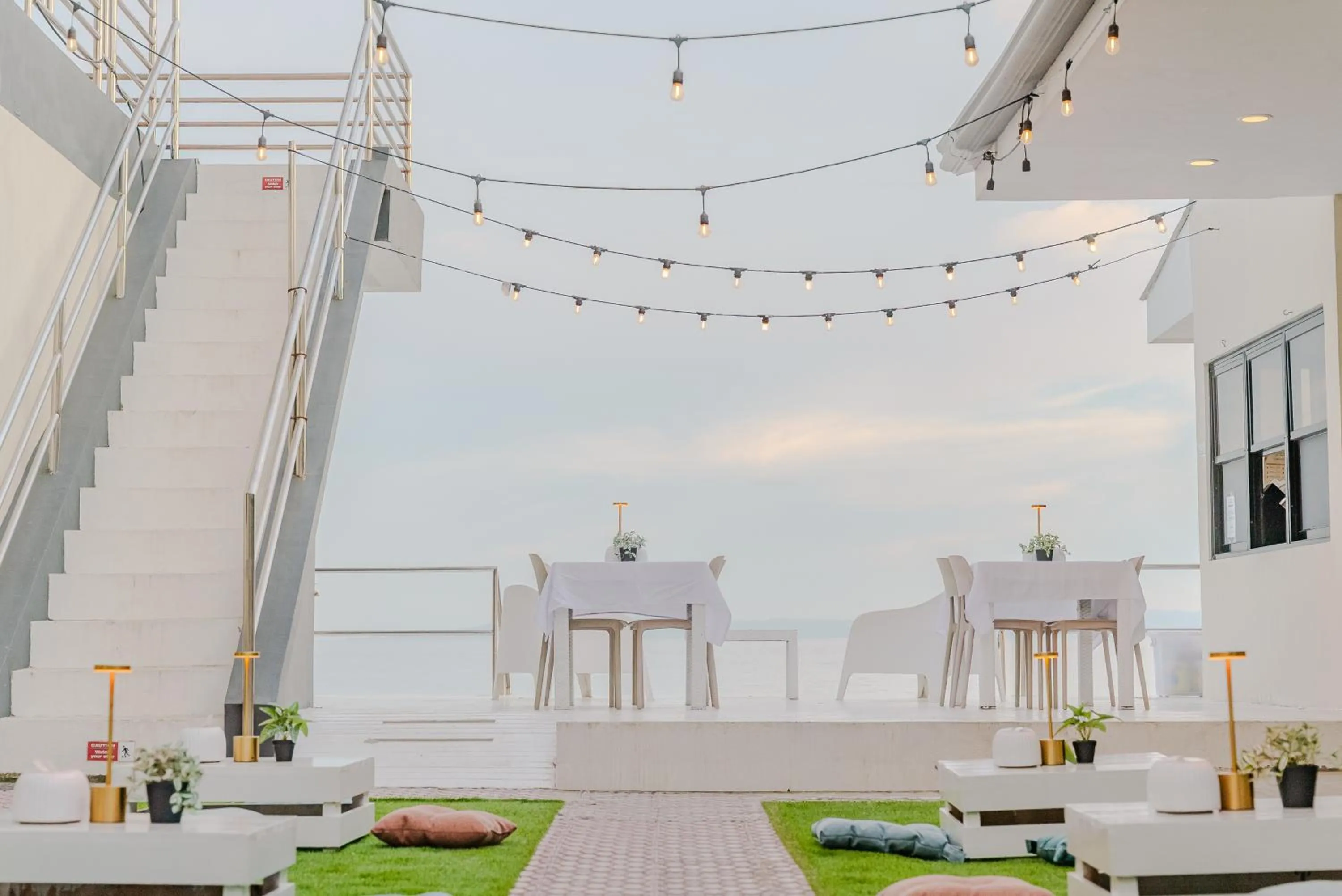 Restaurant/places to eat in GT Seaside Inn