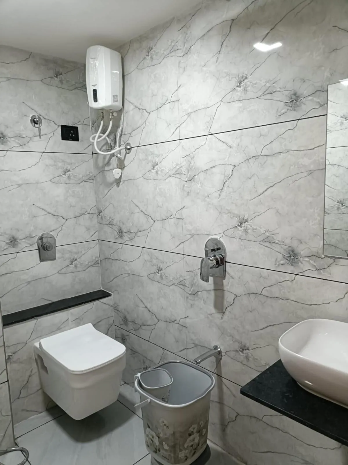 Shower in Hotel Sun PLaza