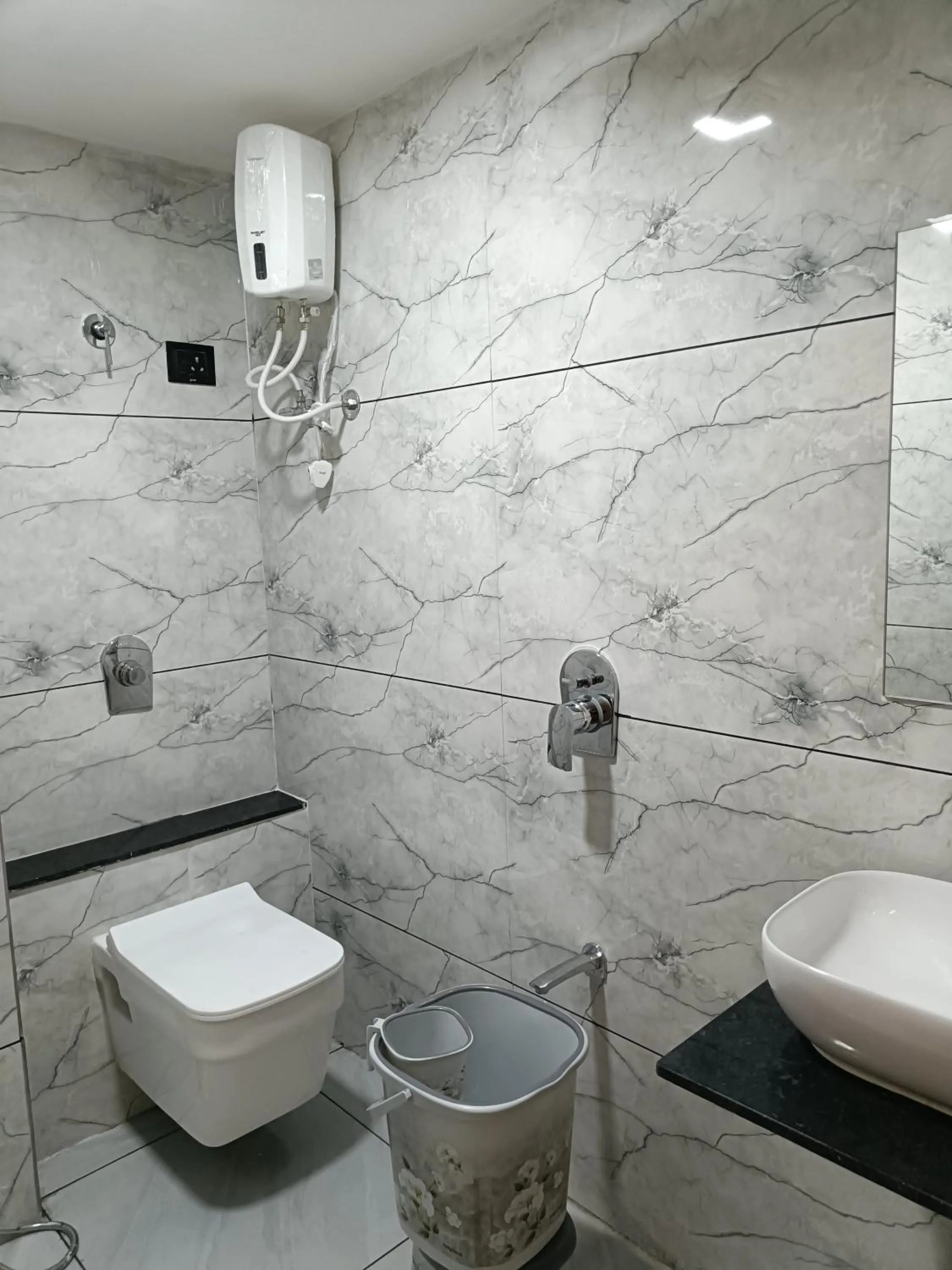 Shower in Hotel Sun PLaza