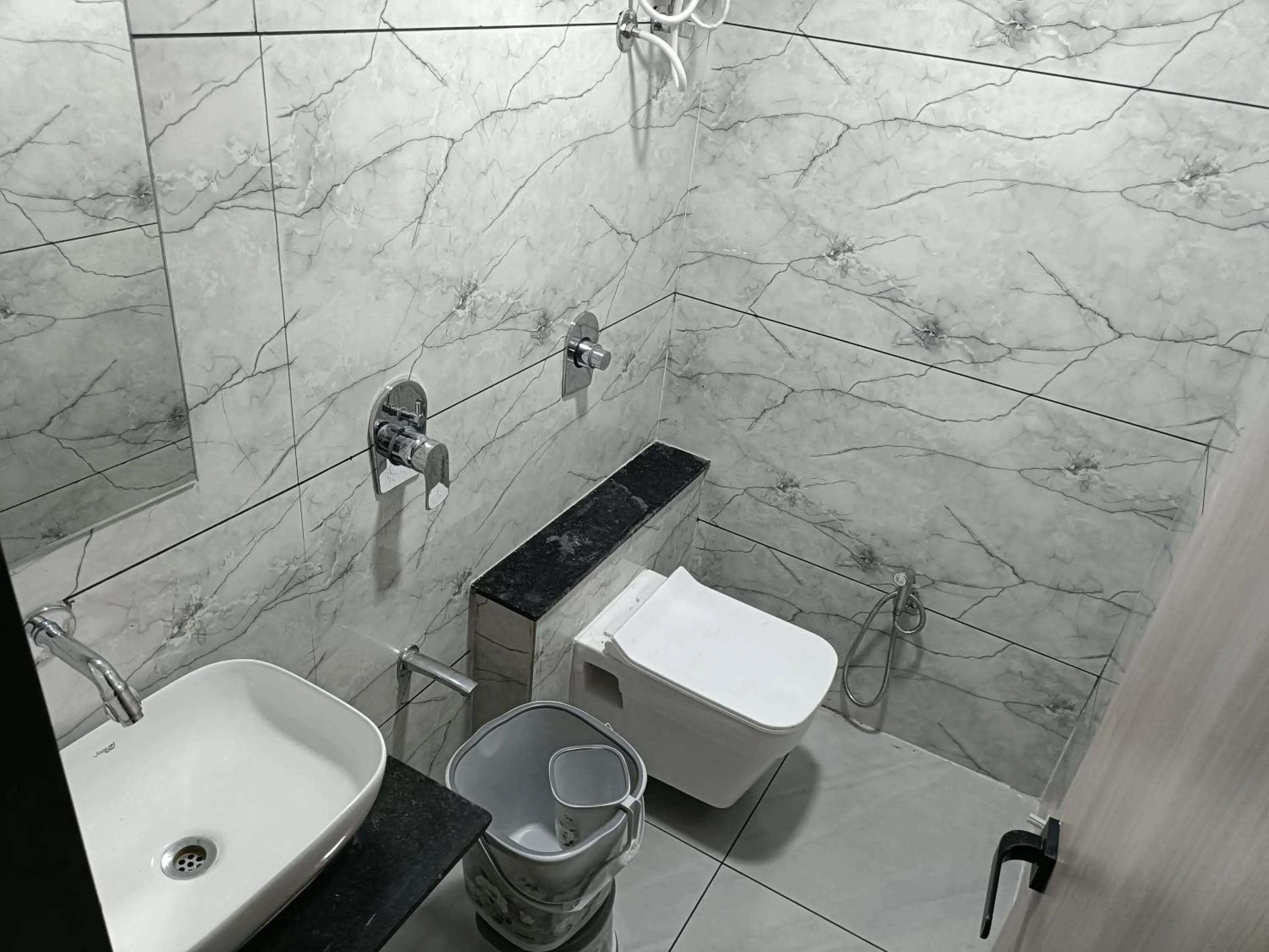 Shower in Hotel Sun PLaza