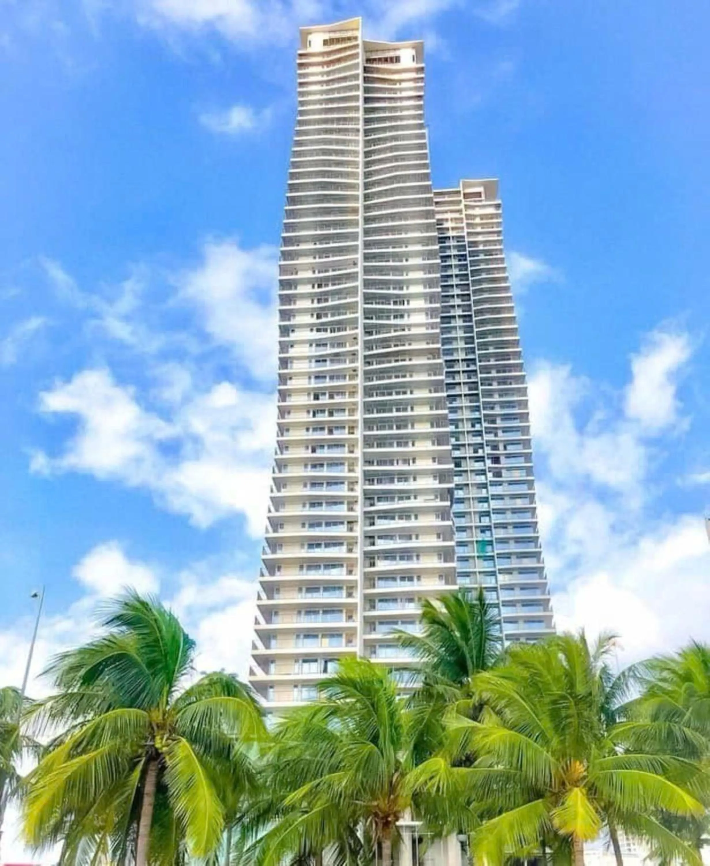 Day in Wyndham Soleil Danang - Free Schedule Airport Shuttle