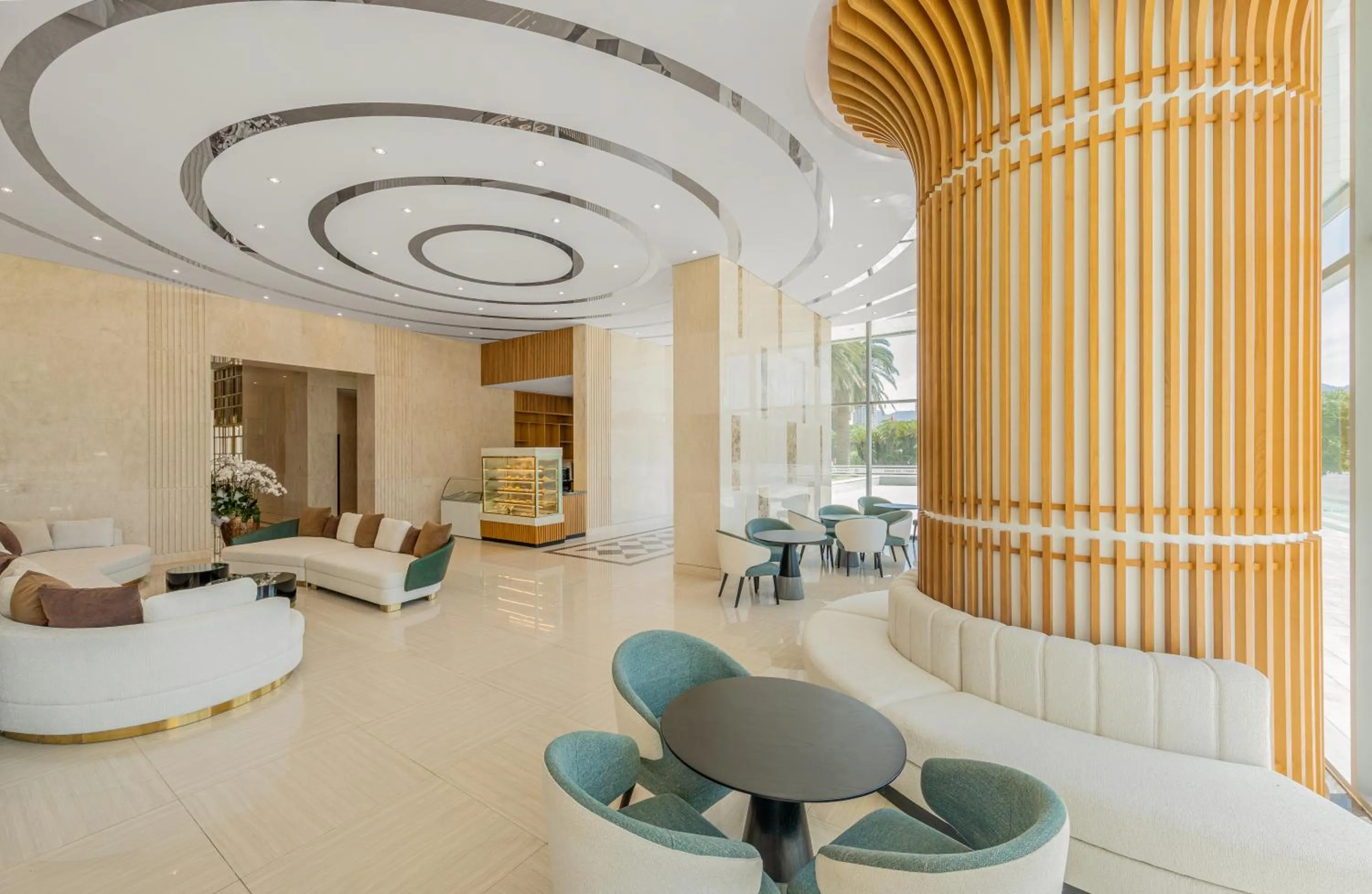 Lobby or reception in Wyndham Soleil Danang - Free Schedule Airport Shuttle