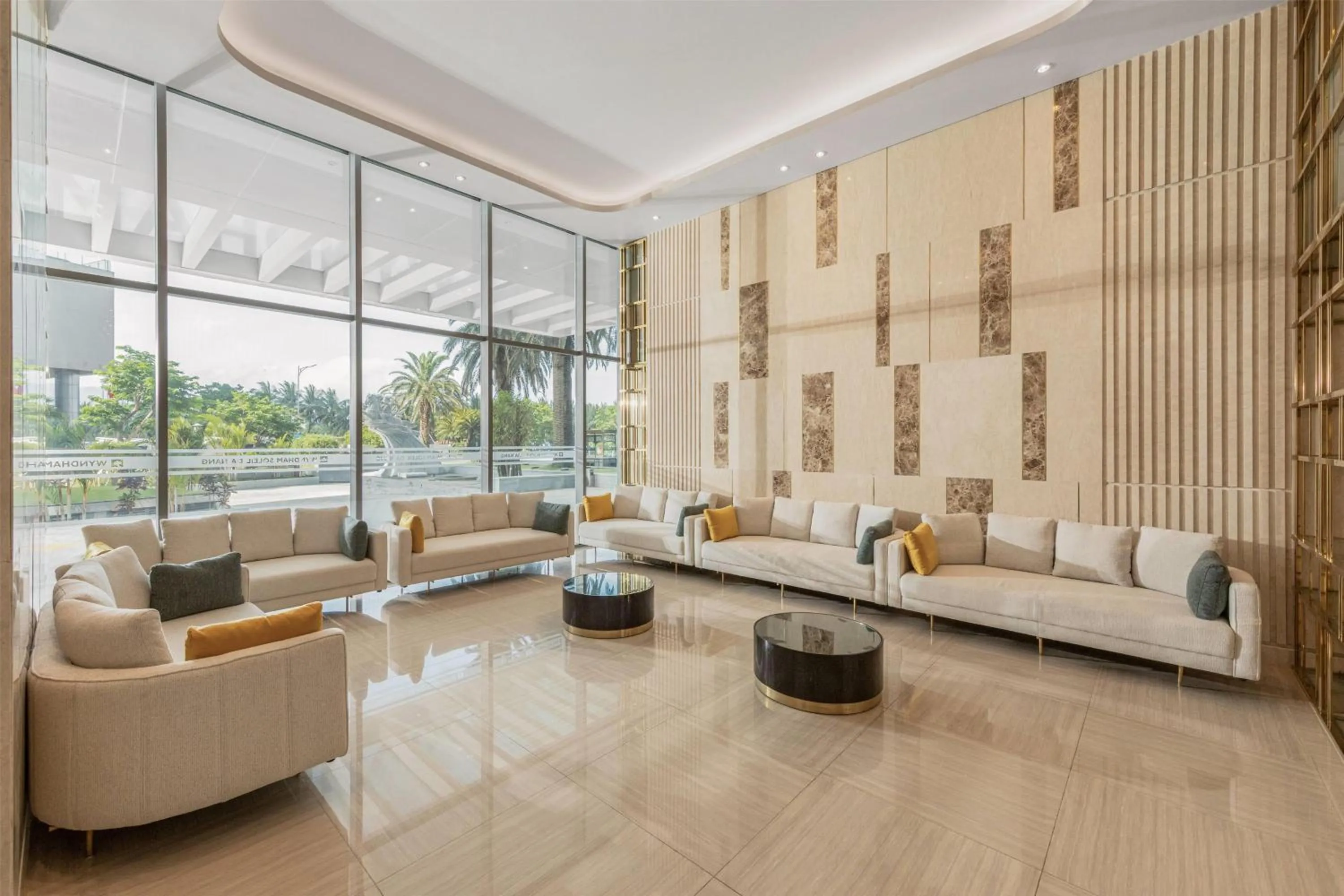 Lobby or reception in Wyndham Soleil Danang - Free Schedule Airport Shuttle