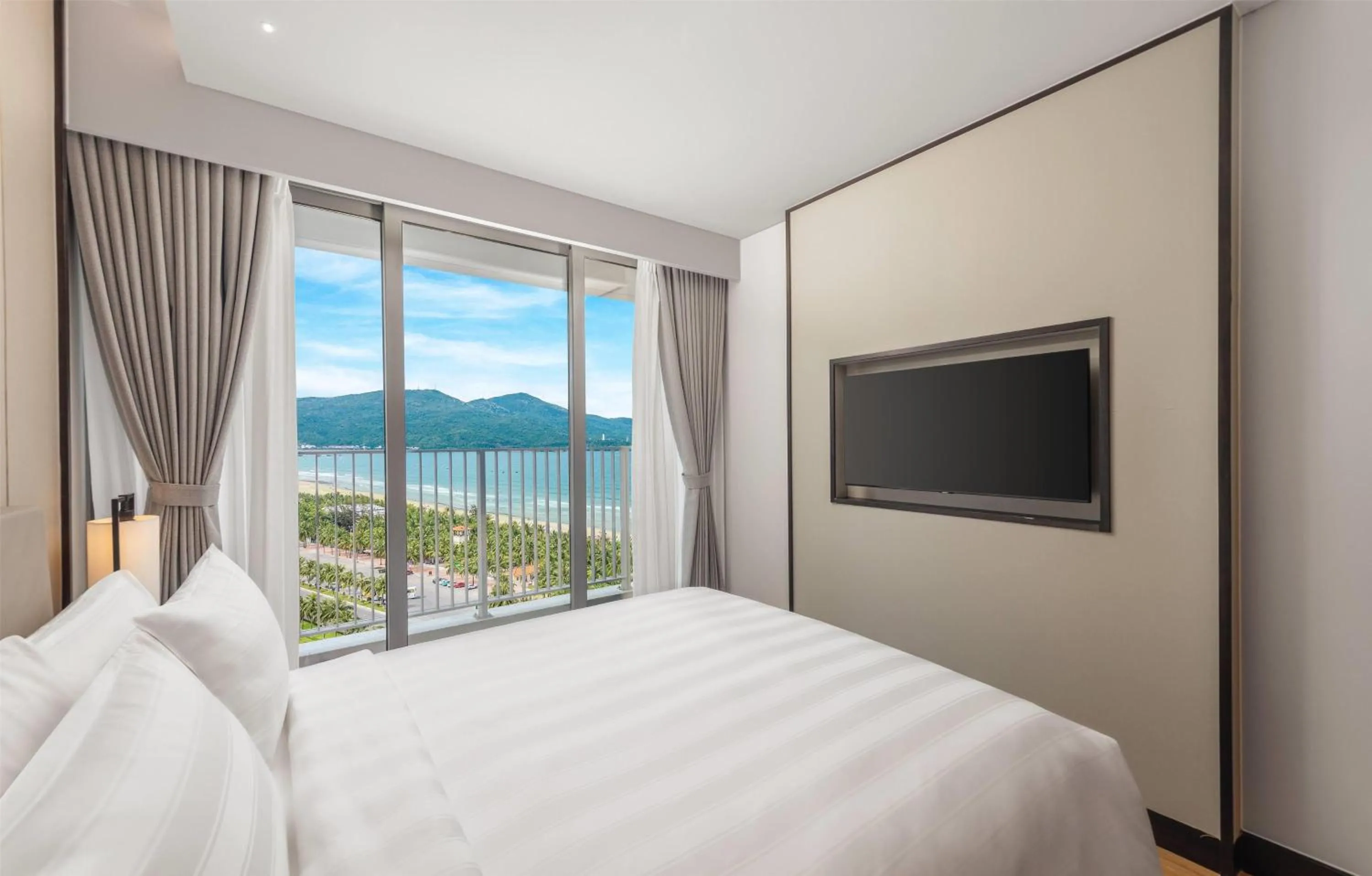 Photo of the whole room, Bed in Wyndham Soleil Danang - Free Schedule Airport Shuttle