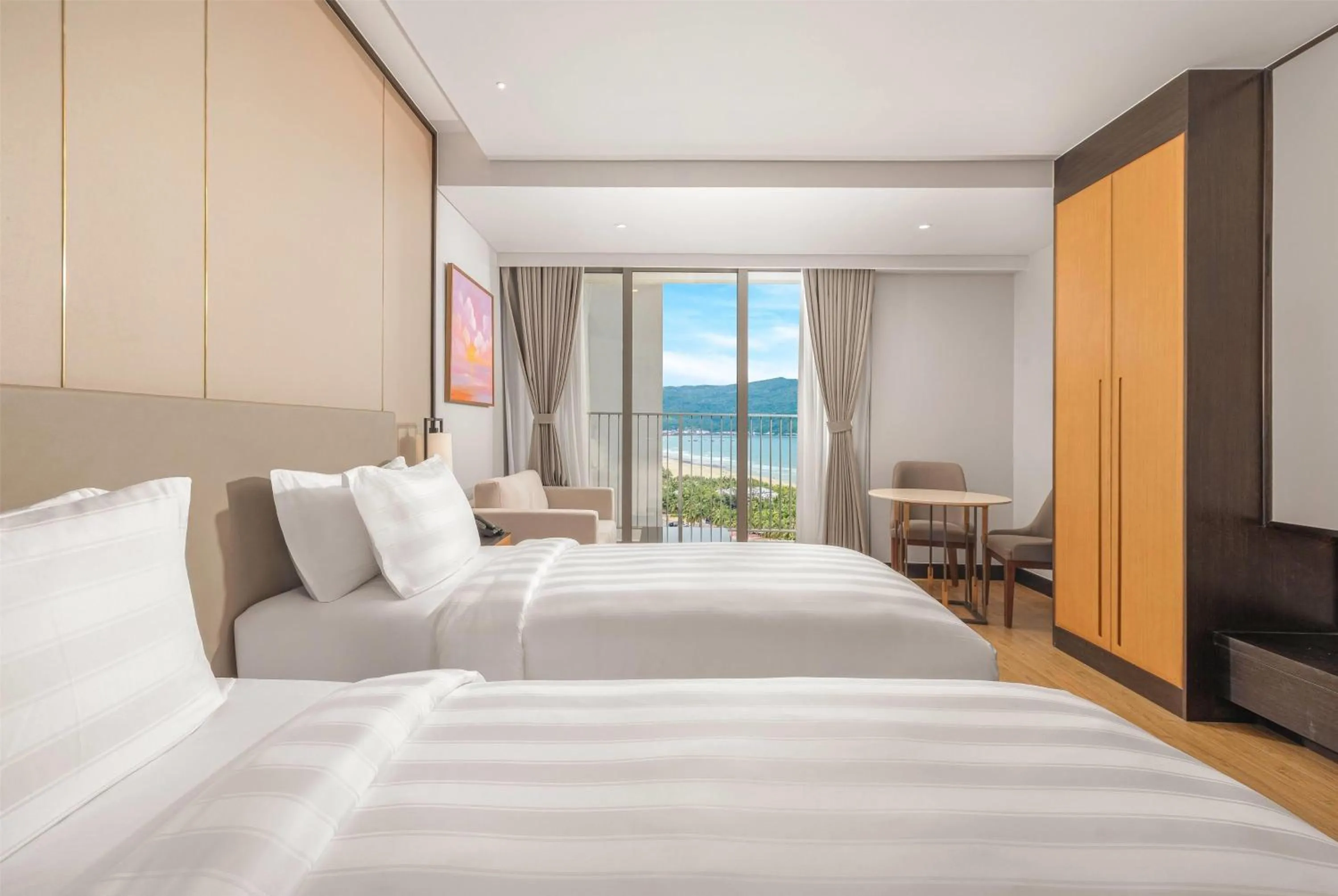 Bed in Wyndham Soleil Danang - Free Schedule Airport Shuttle