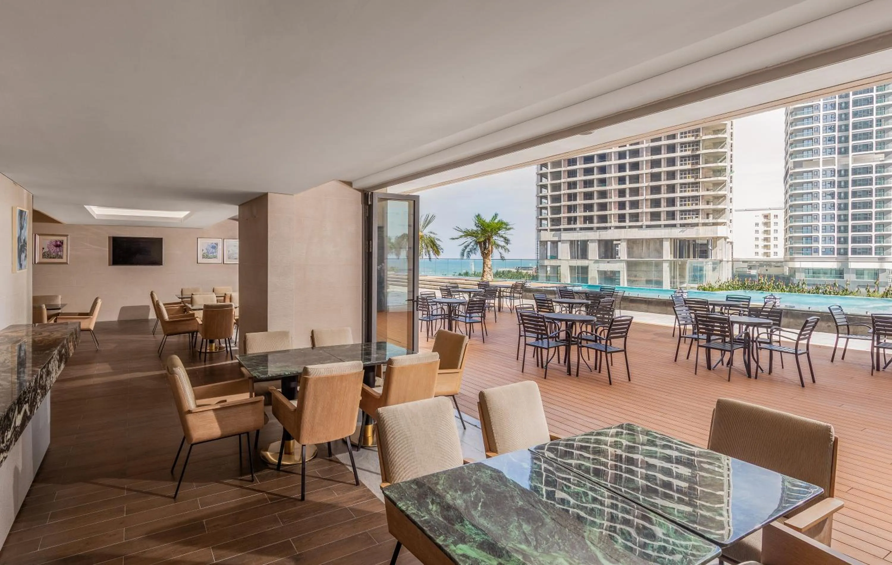 Day in Wyndham Soleil Danang - Free Schedule Airport Shuttle