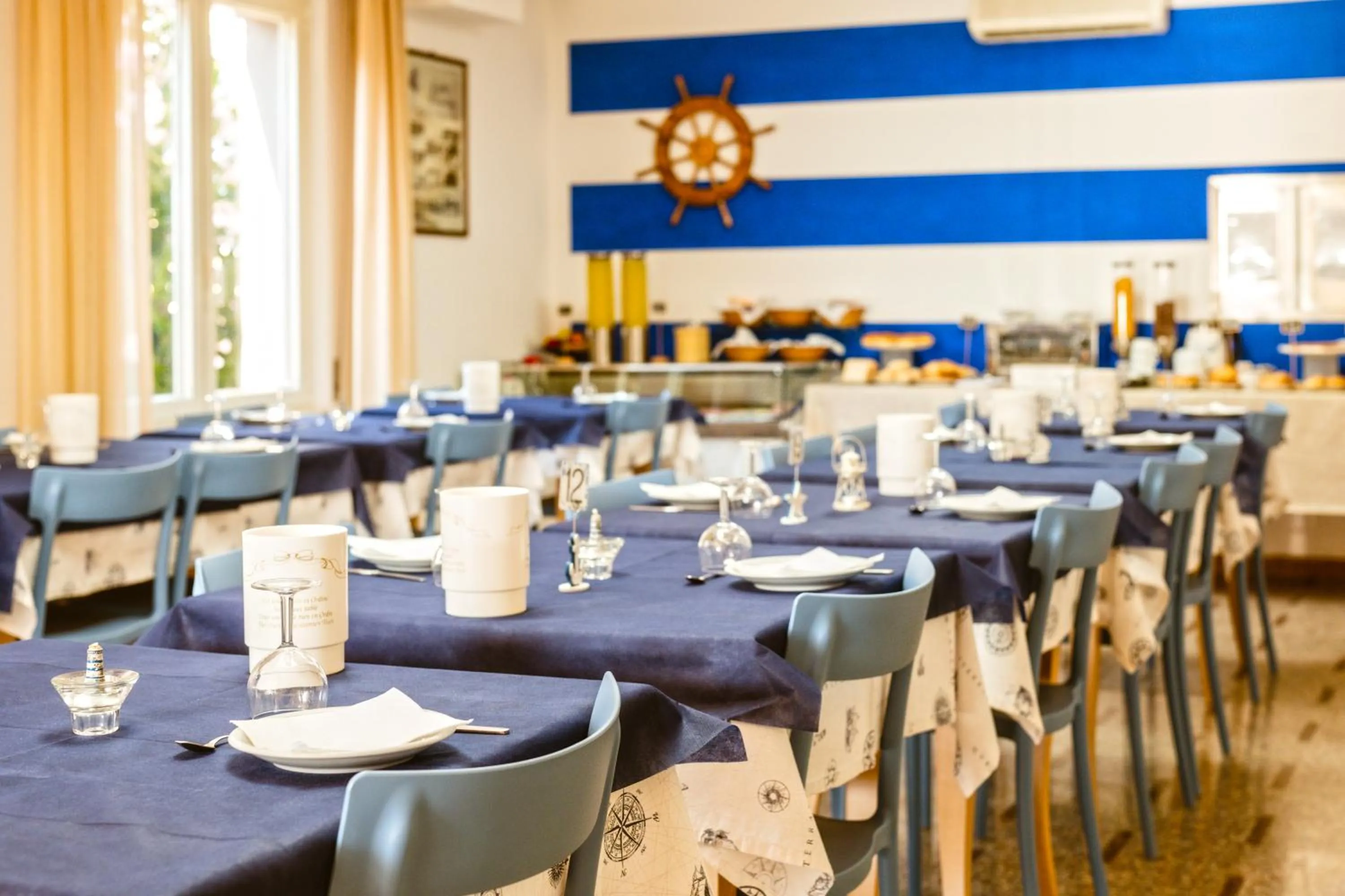 Communal lounge/ TV room in Hotel Villa del Mare