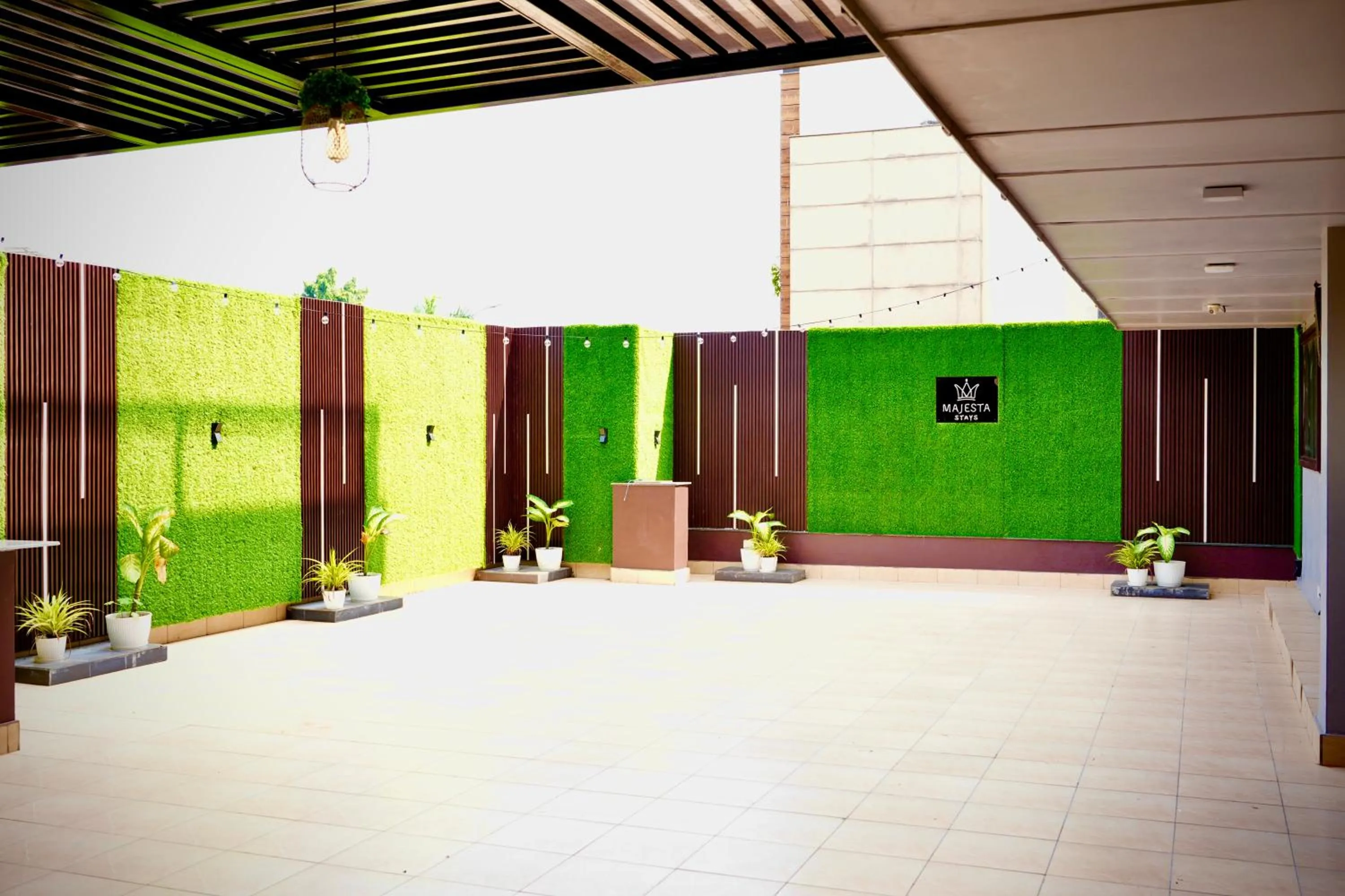 Restaurant/places to eat in Hotel Royal Saffron by Majesta Stays