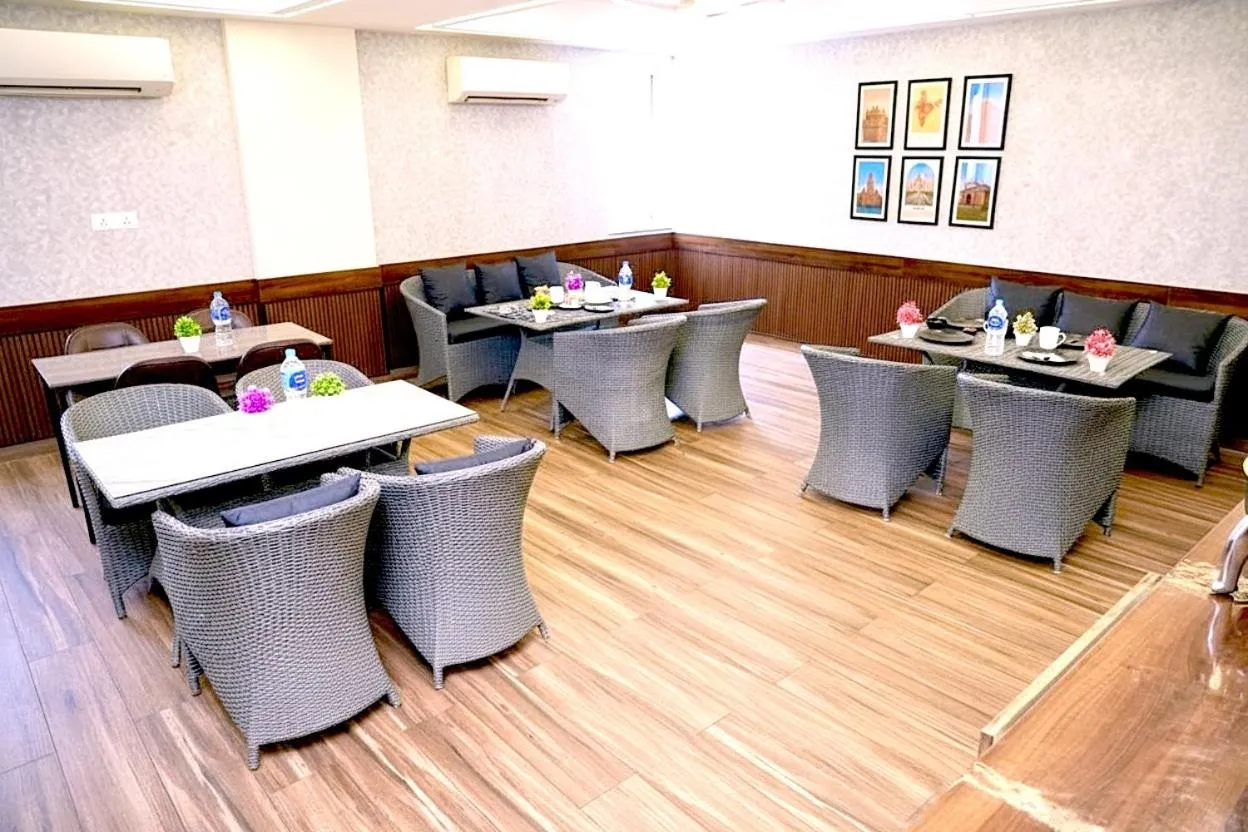 Restaurant/places to eat in Hotel Royal Saffron by Majesta Stays