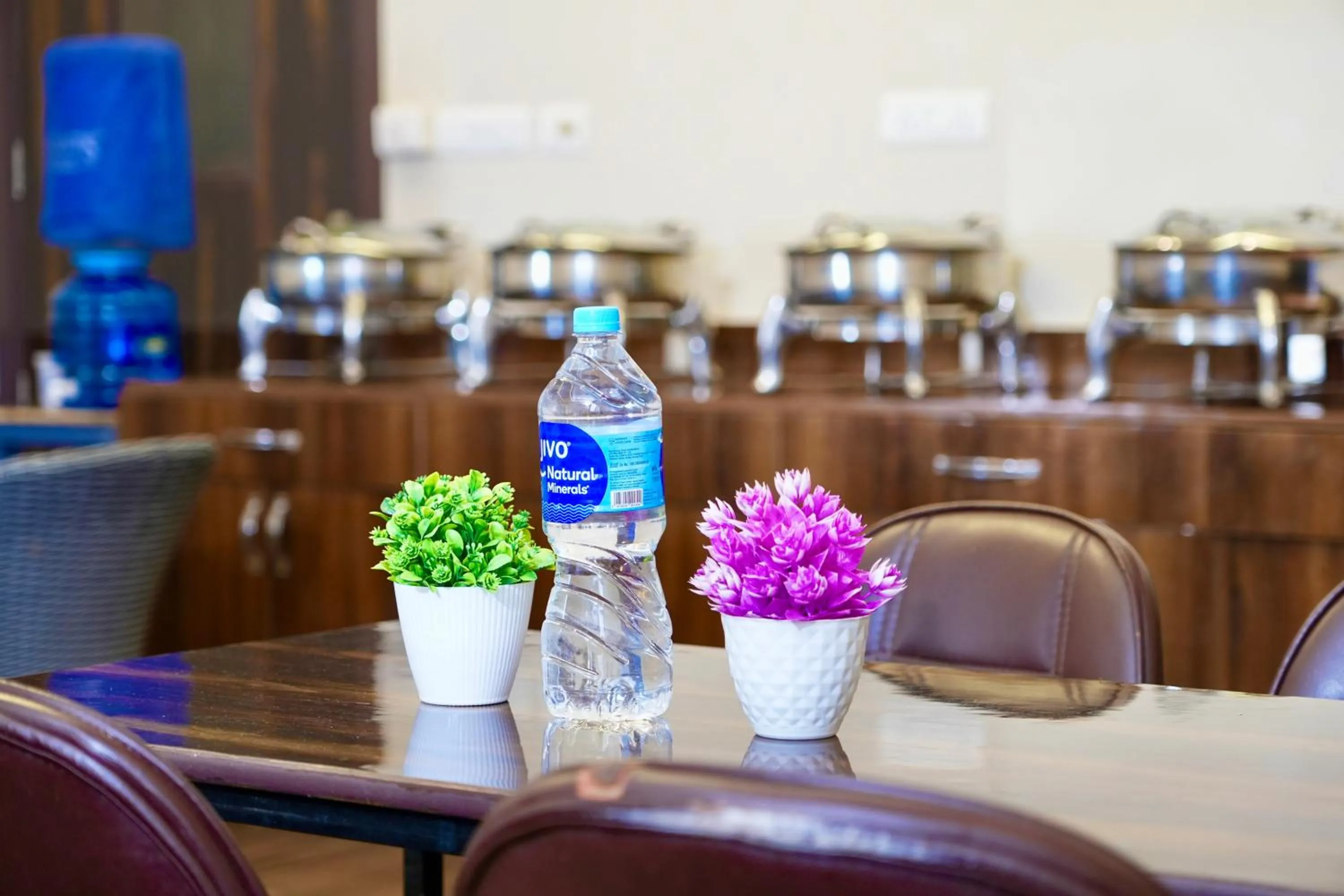 Restaurant/places to eat in Hotel Royal Saffron by Majesta Stays