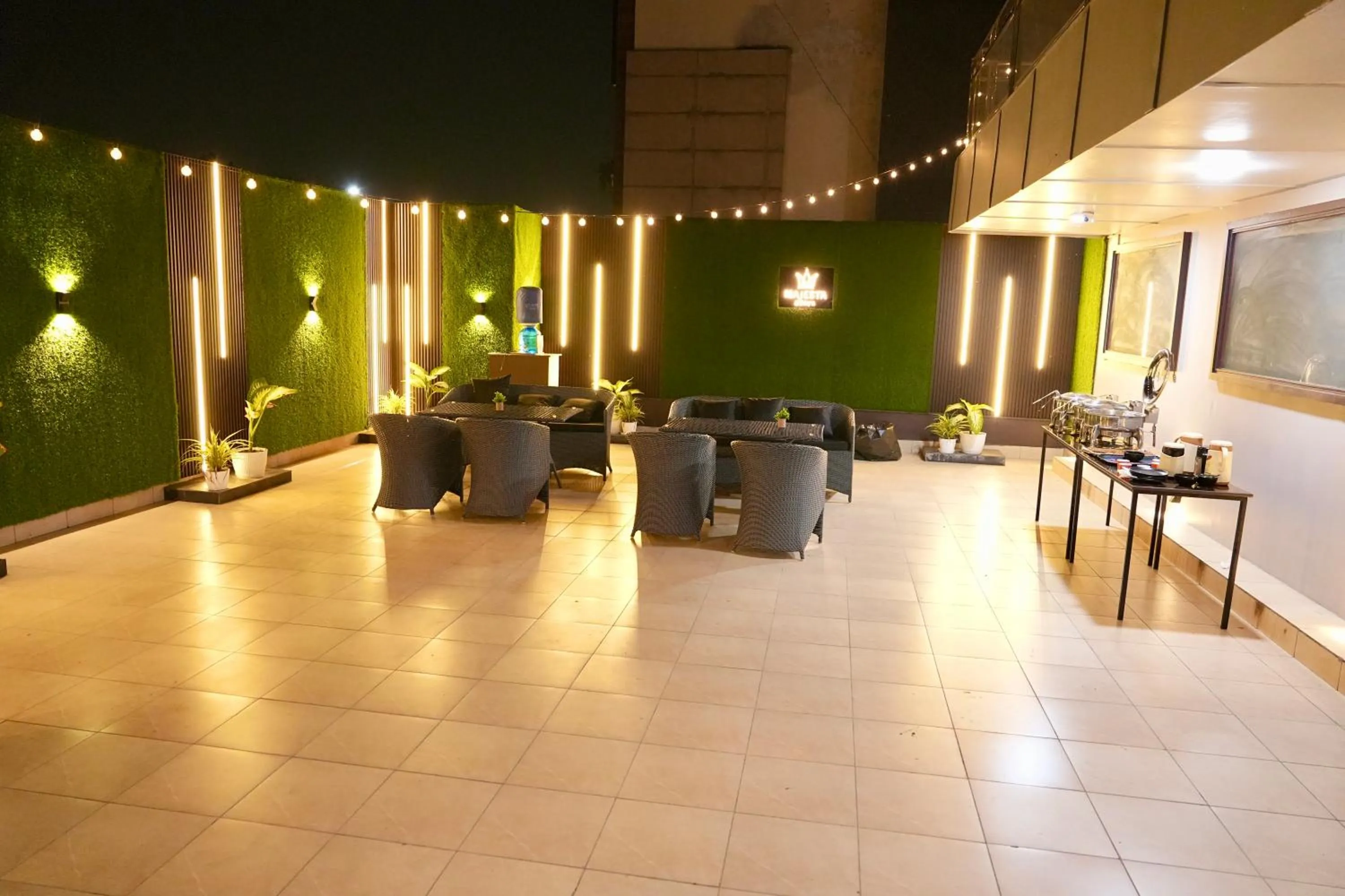 Restaurant/places to eat in Hotel Royal Saffron by Majesta Stays