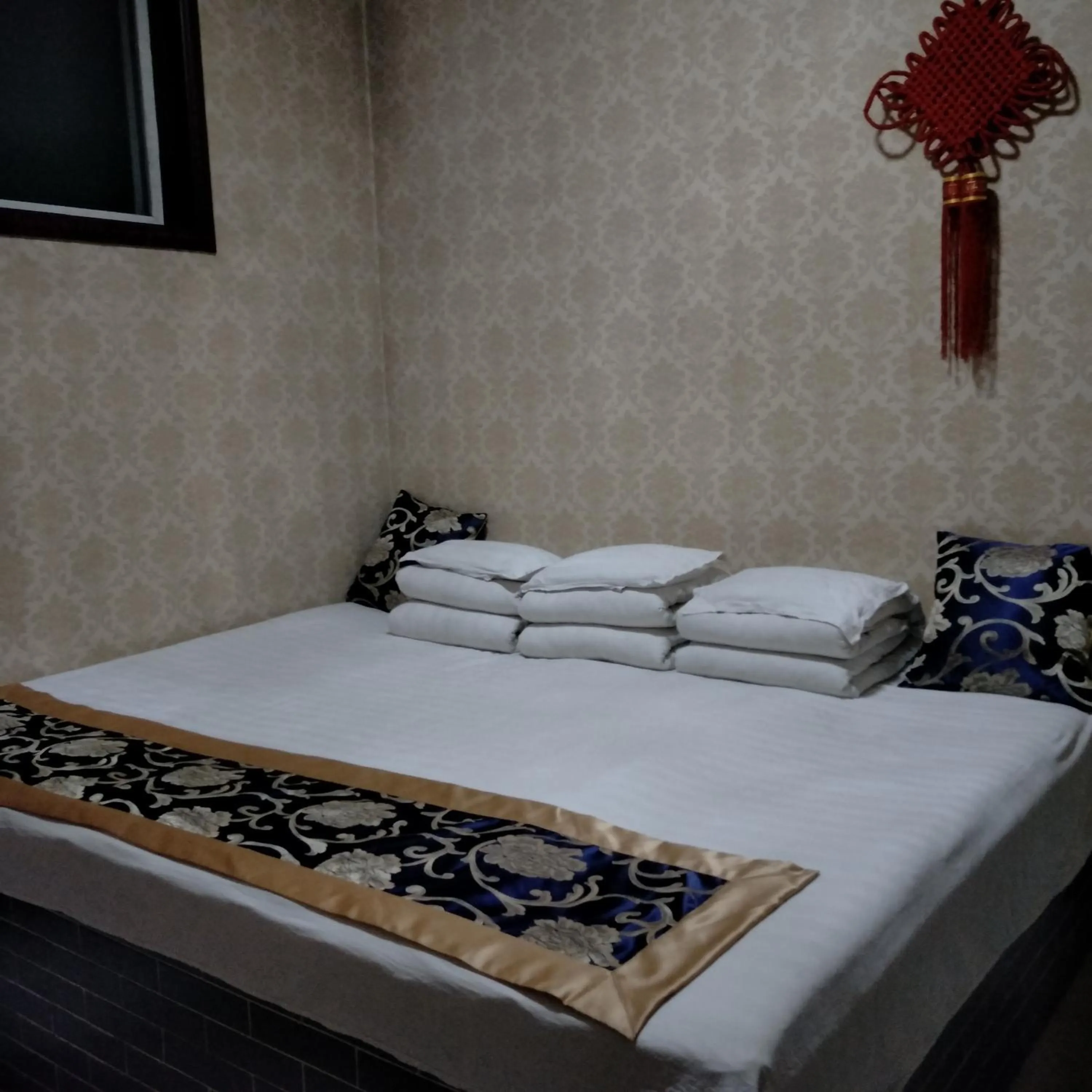 Photo of the whole room, Bed in Pingyao Jiaxin Guesthouse