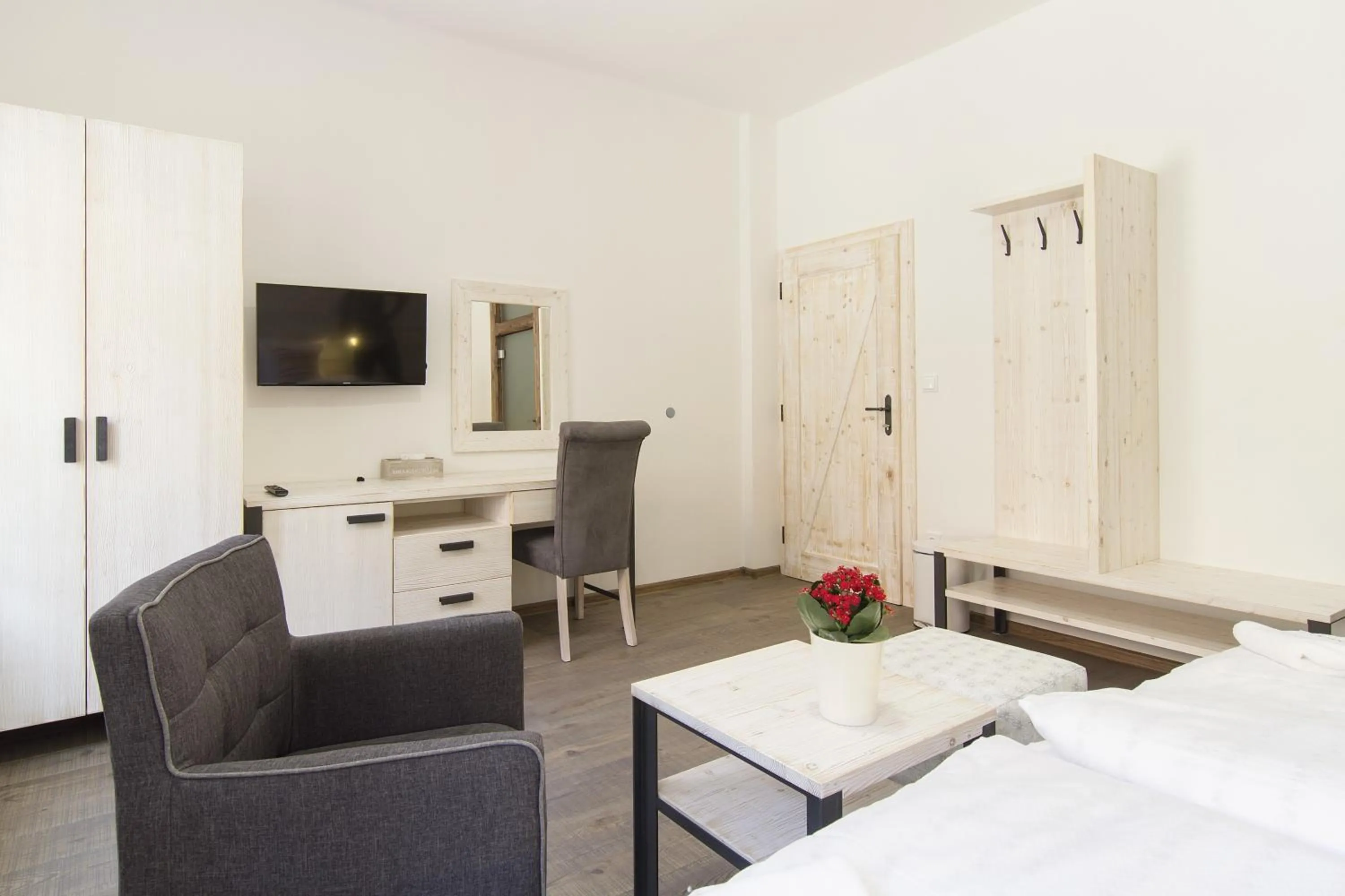 Seating area, Bed in Largo