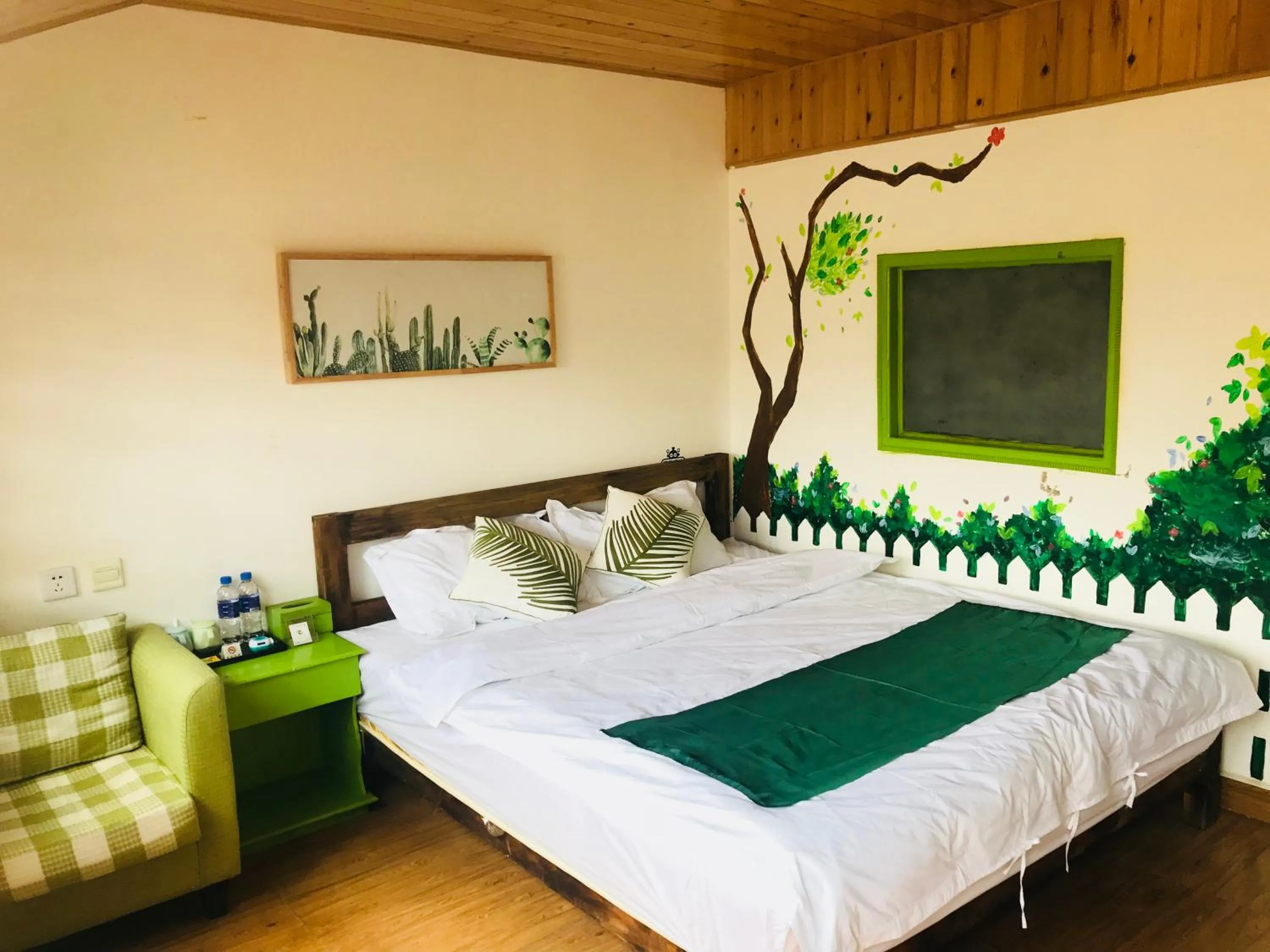 Bed in Tourist Courtyard Hotel