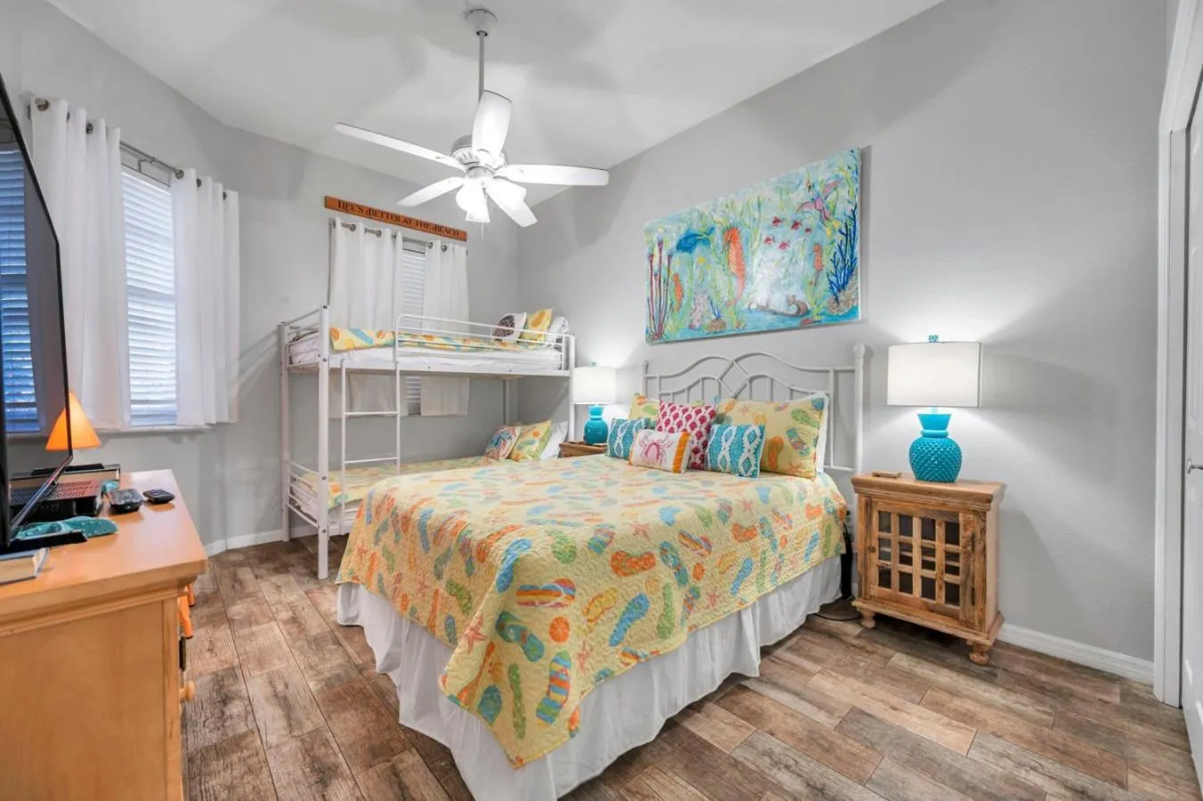 Bed in Harborview Grande Unit 207