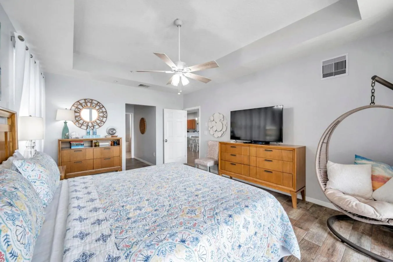 Bed in Harborview Grande Unit 207