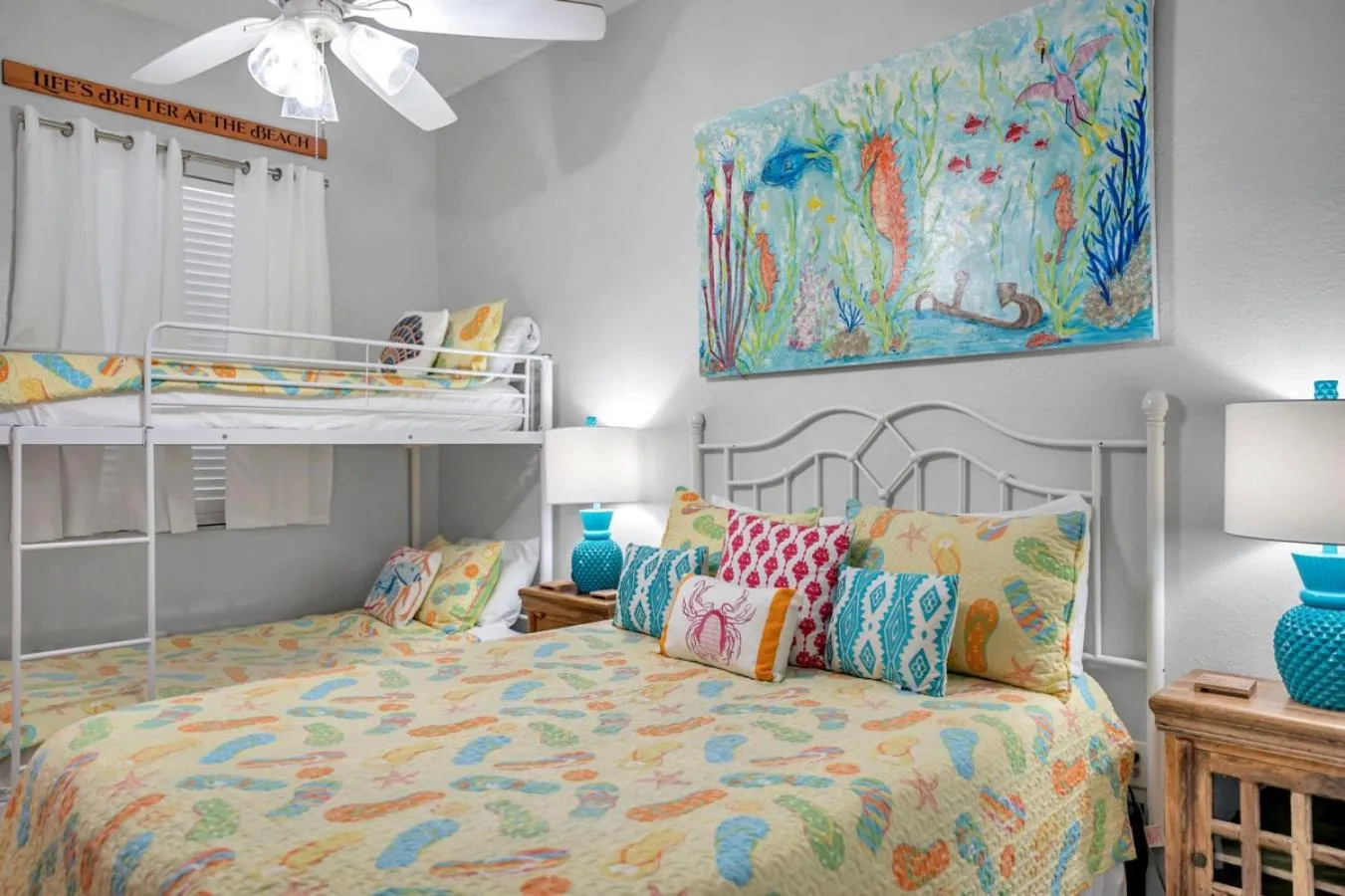 Bed in Harborview Grande Unit 207