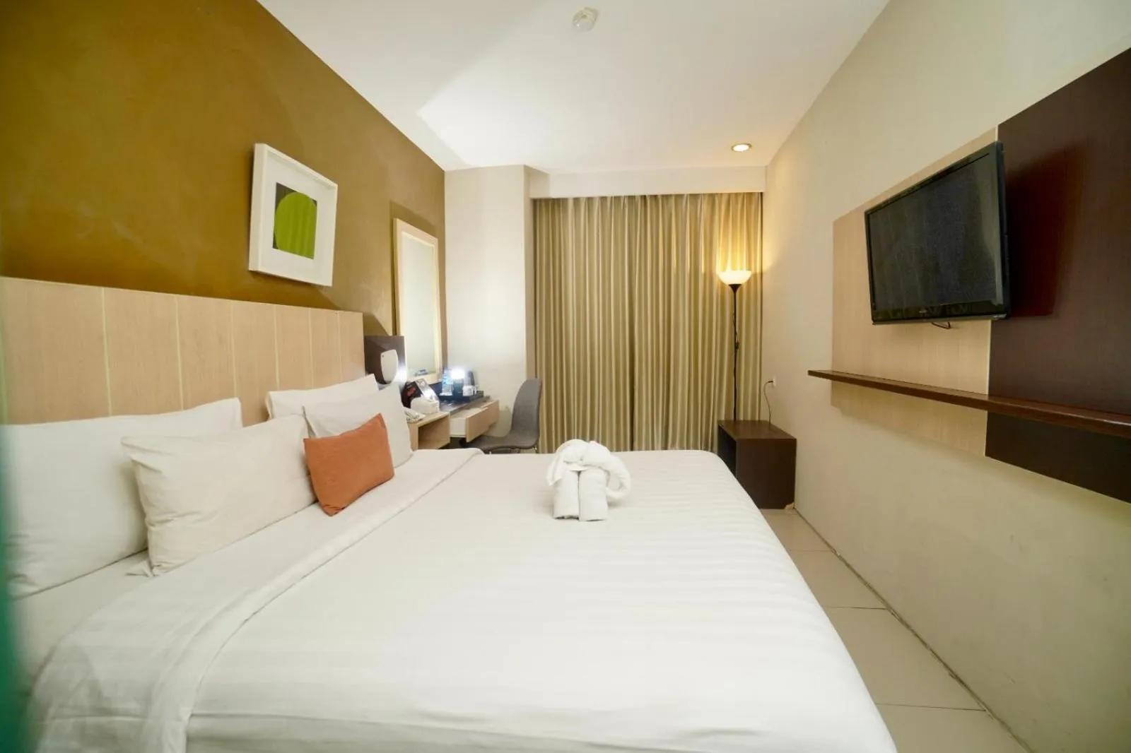 Bed in De Laxston Hotel Yogyakarta, Azana Hotels Collection