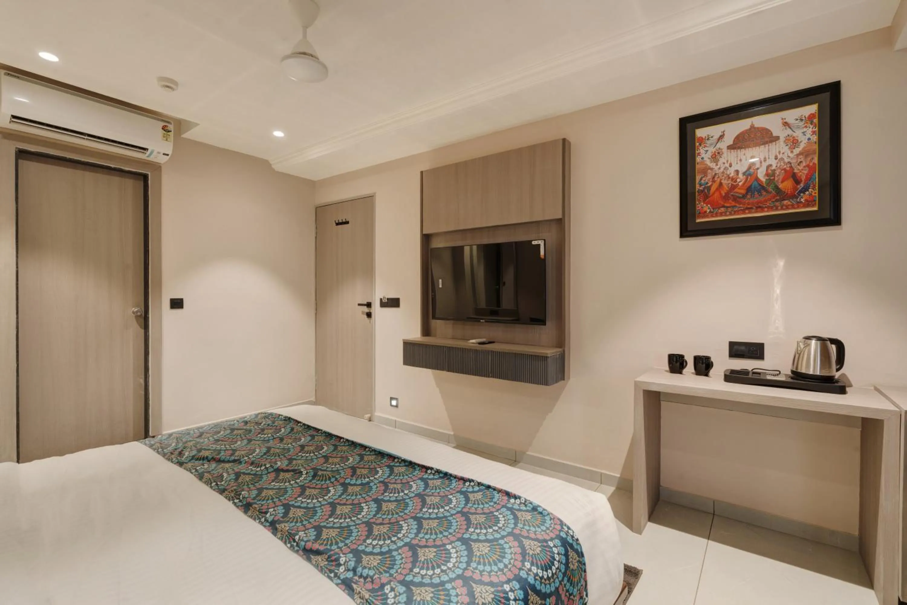 Coffee/tea facilities, Bed in Hotel Royal Time