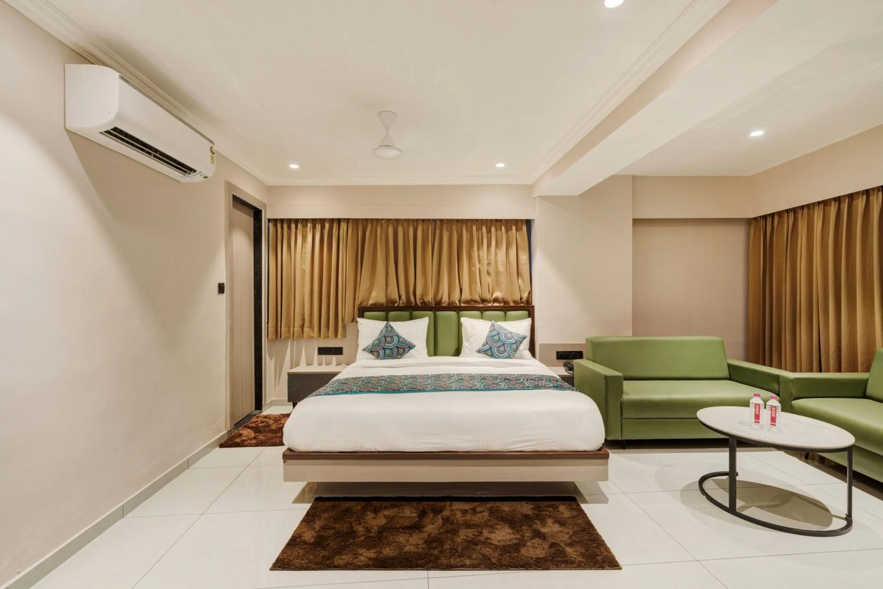Bedroom, Bed in Hotel Royal Time