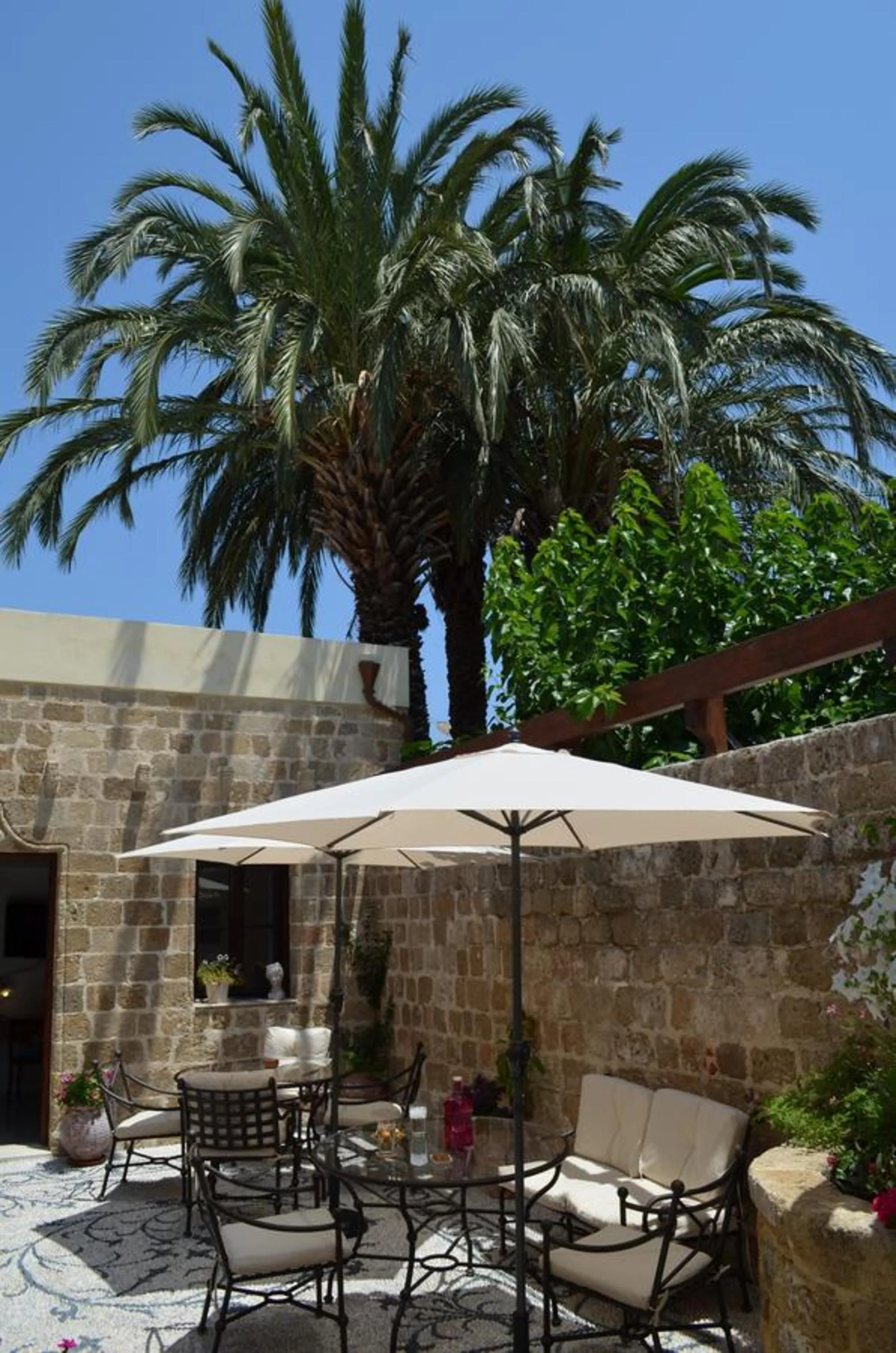 Patio in Hotel Ellique