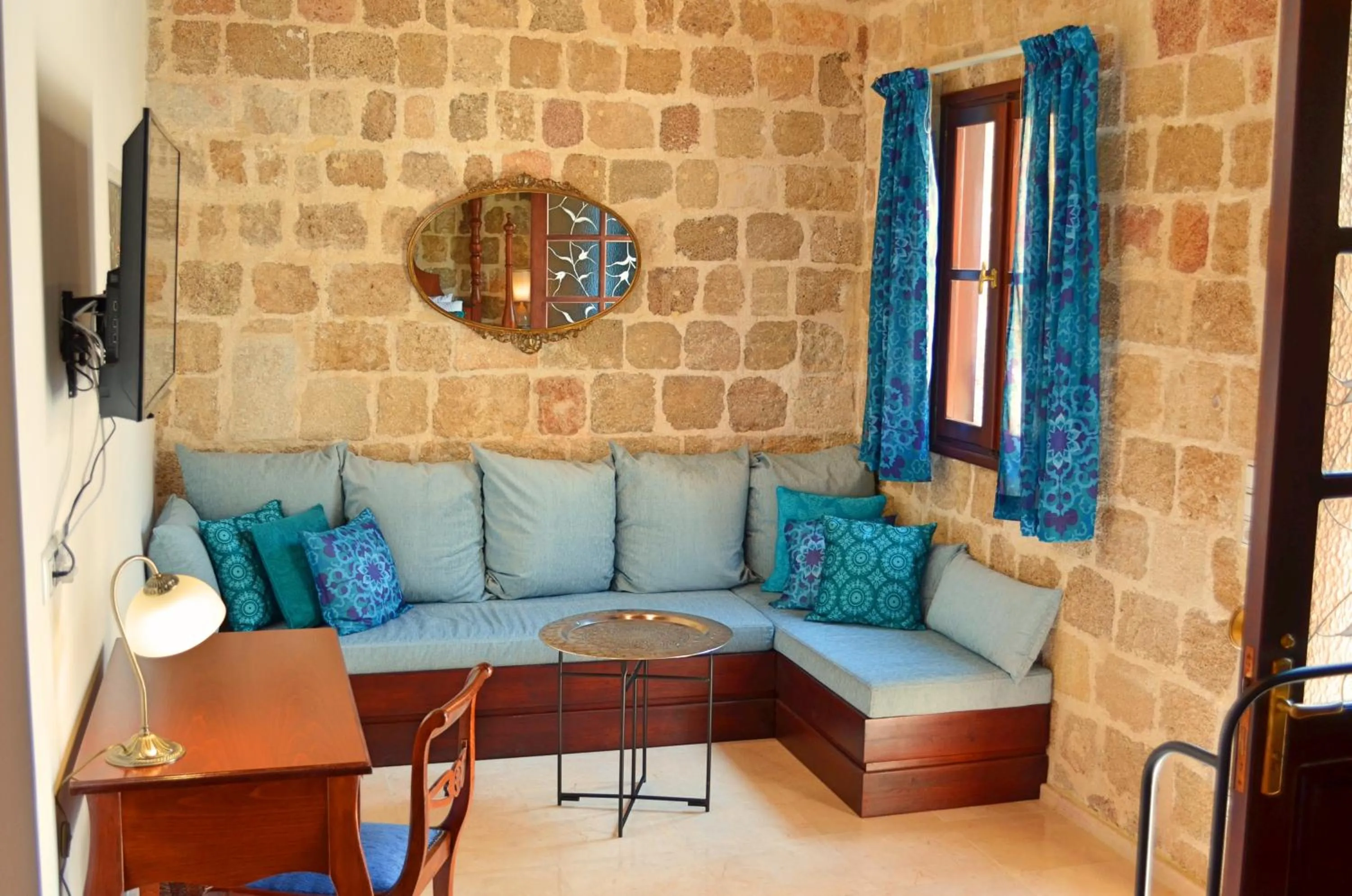 TV and multimedia in Hotel Ellique