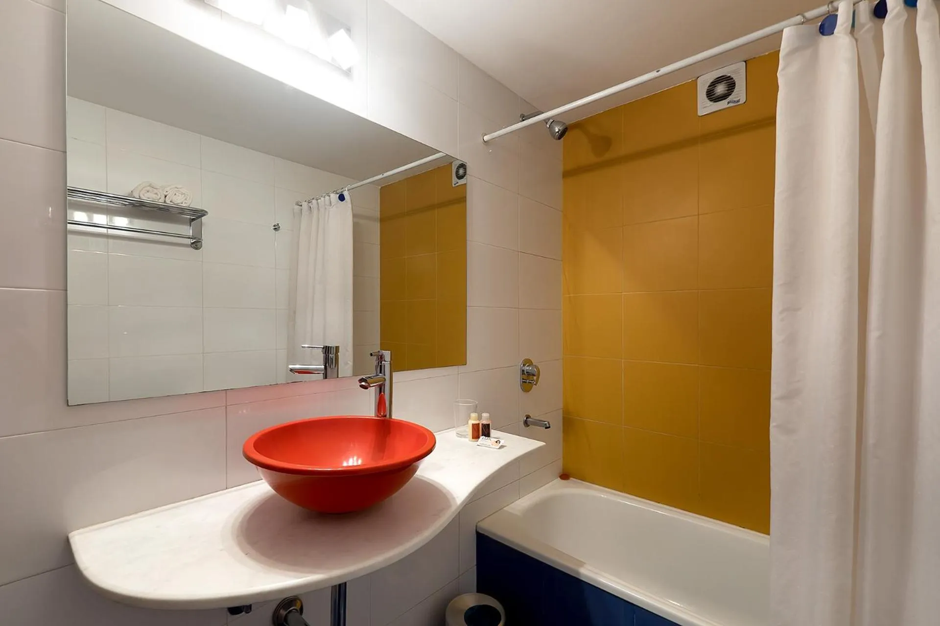 Shower in Mariposita de San Telmo Tango Experience Hotel Boutique