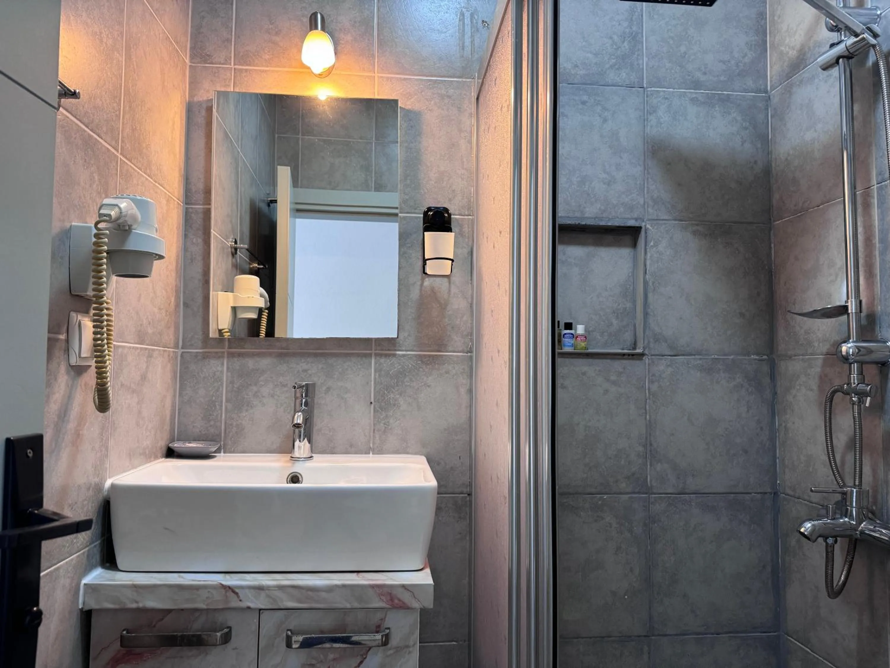 Shower in White and Blue Bodrum