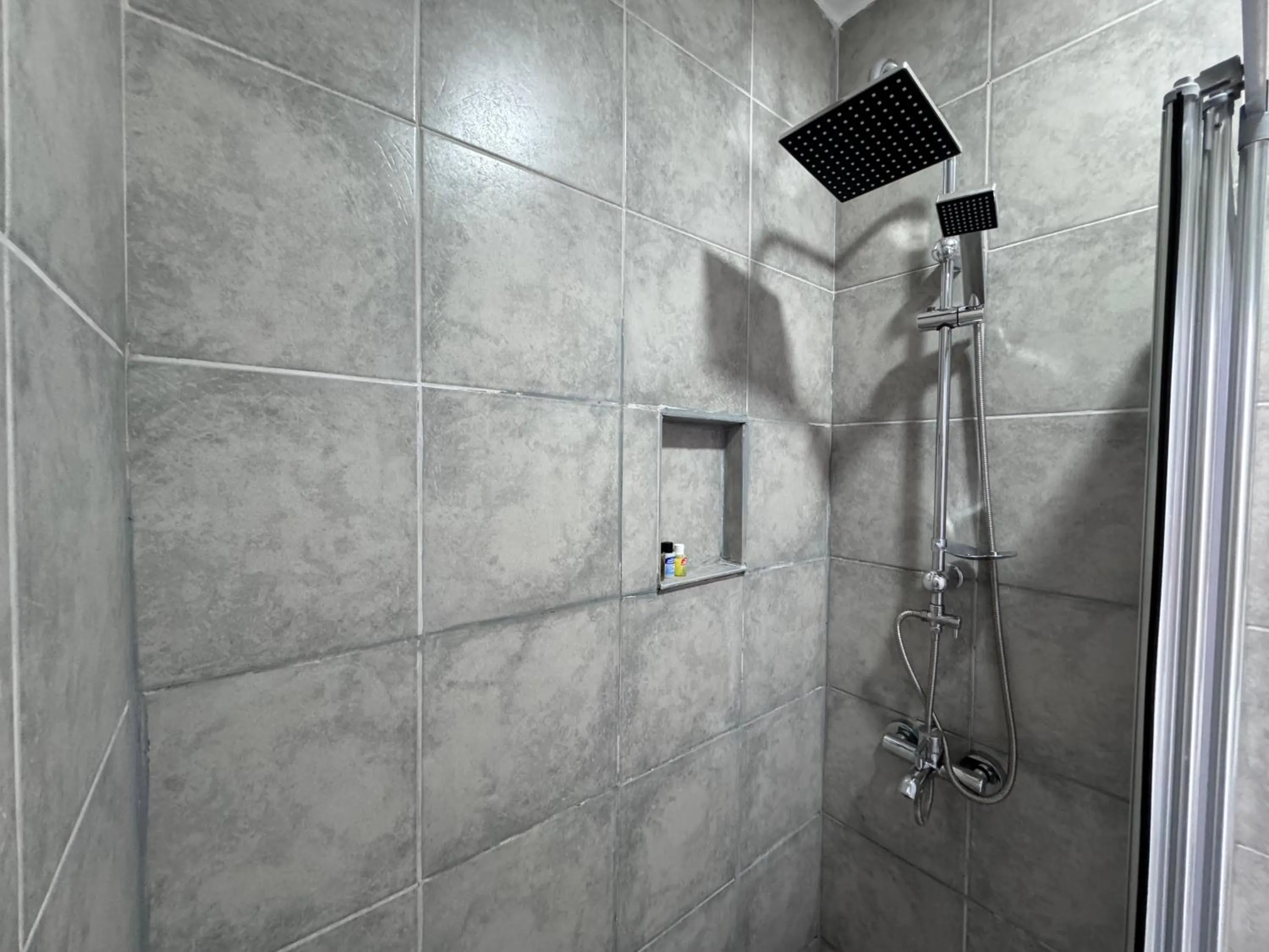 Shower in White and Blue Bodrum