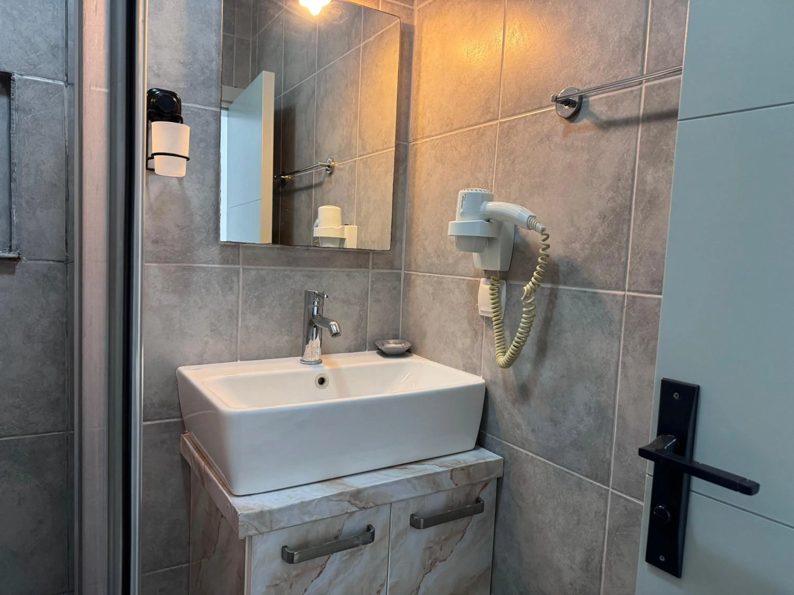 Shower in White and Blue Bodrum