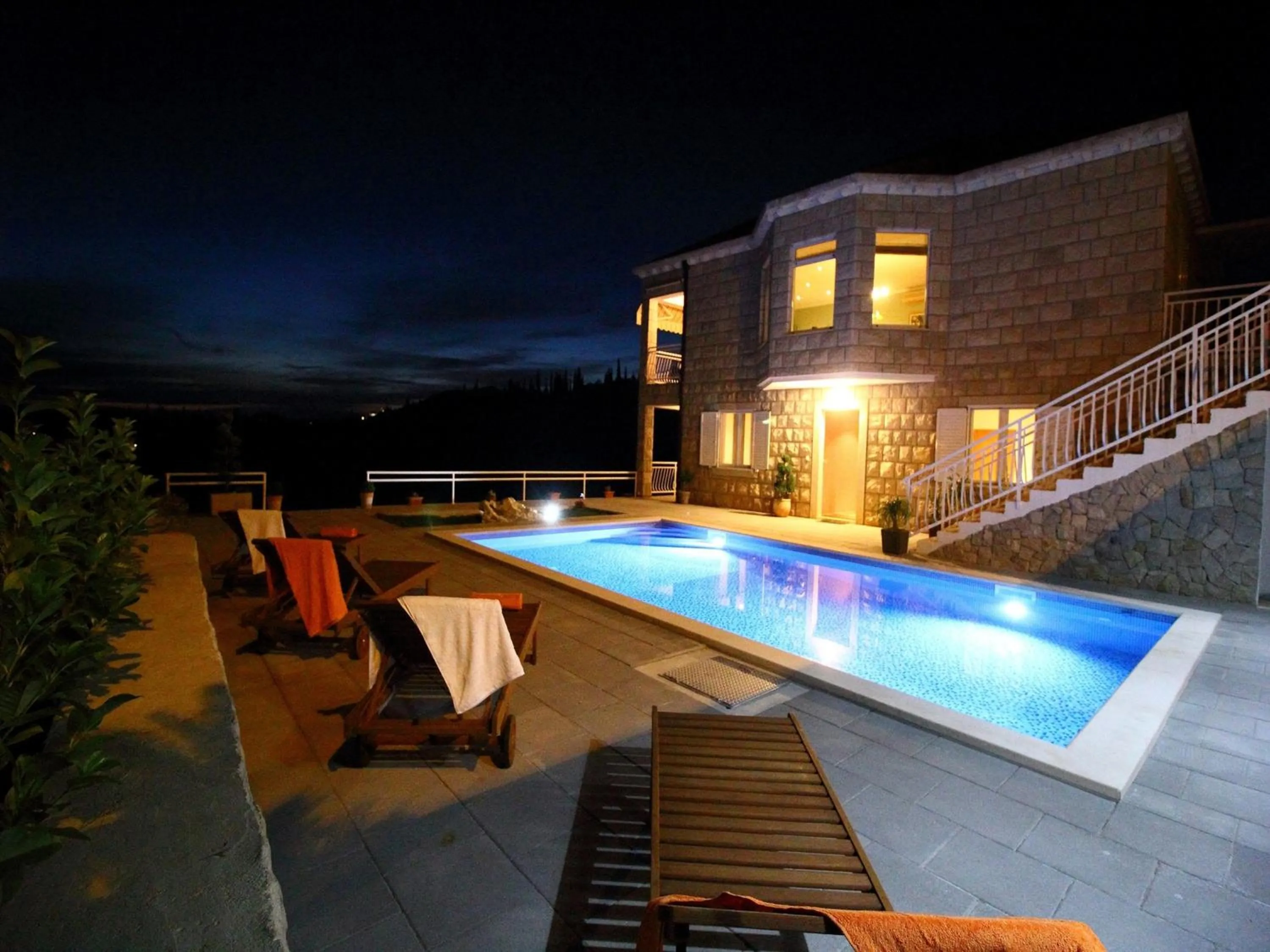 Swimming pool in Villa Oasis Cypress