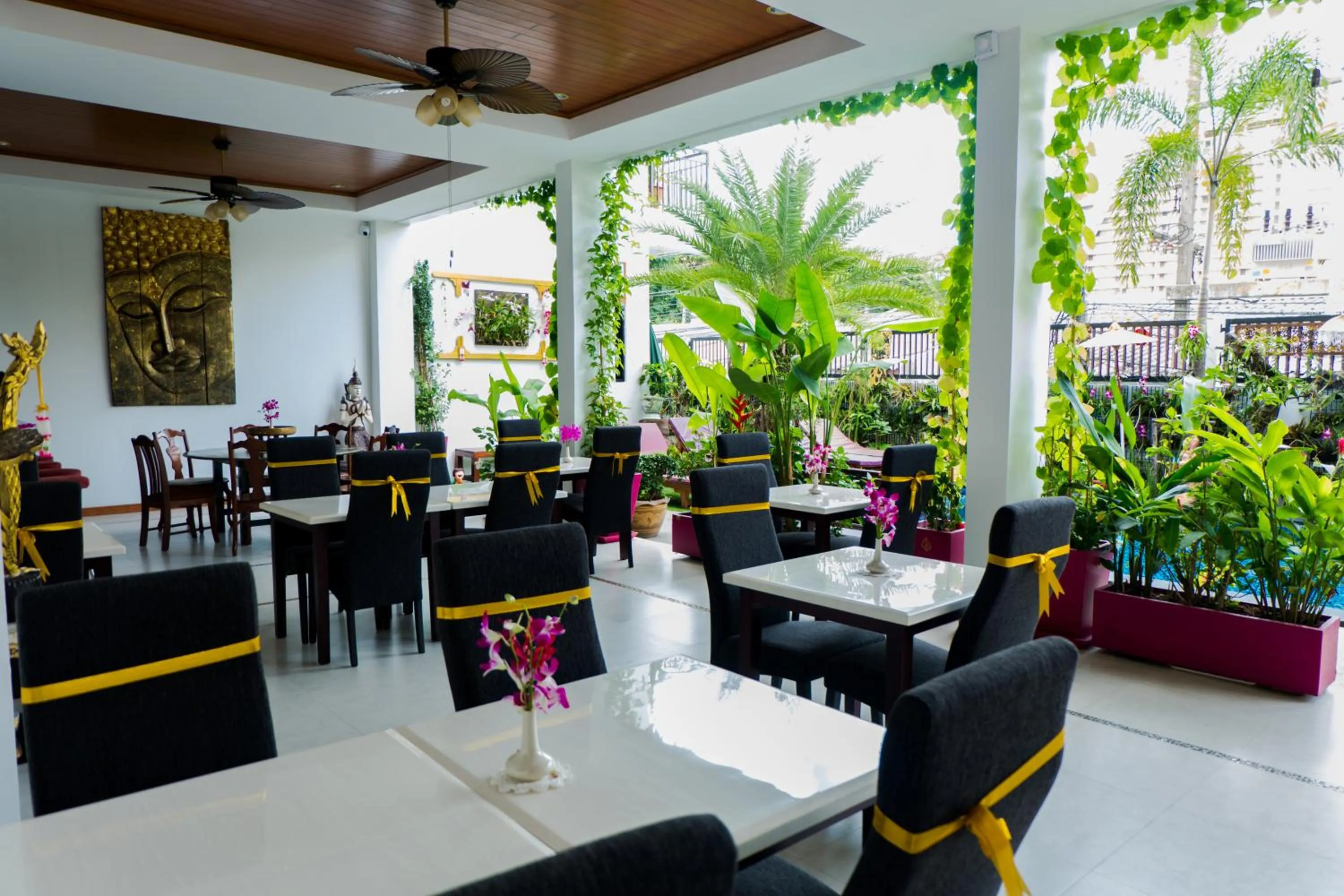 Restaurant/places to eat in Swiss Paradise Boutique Villa