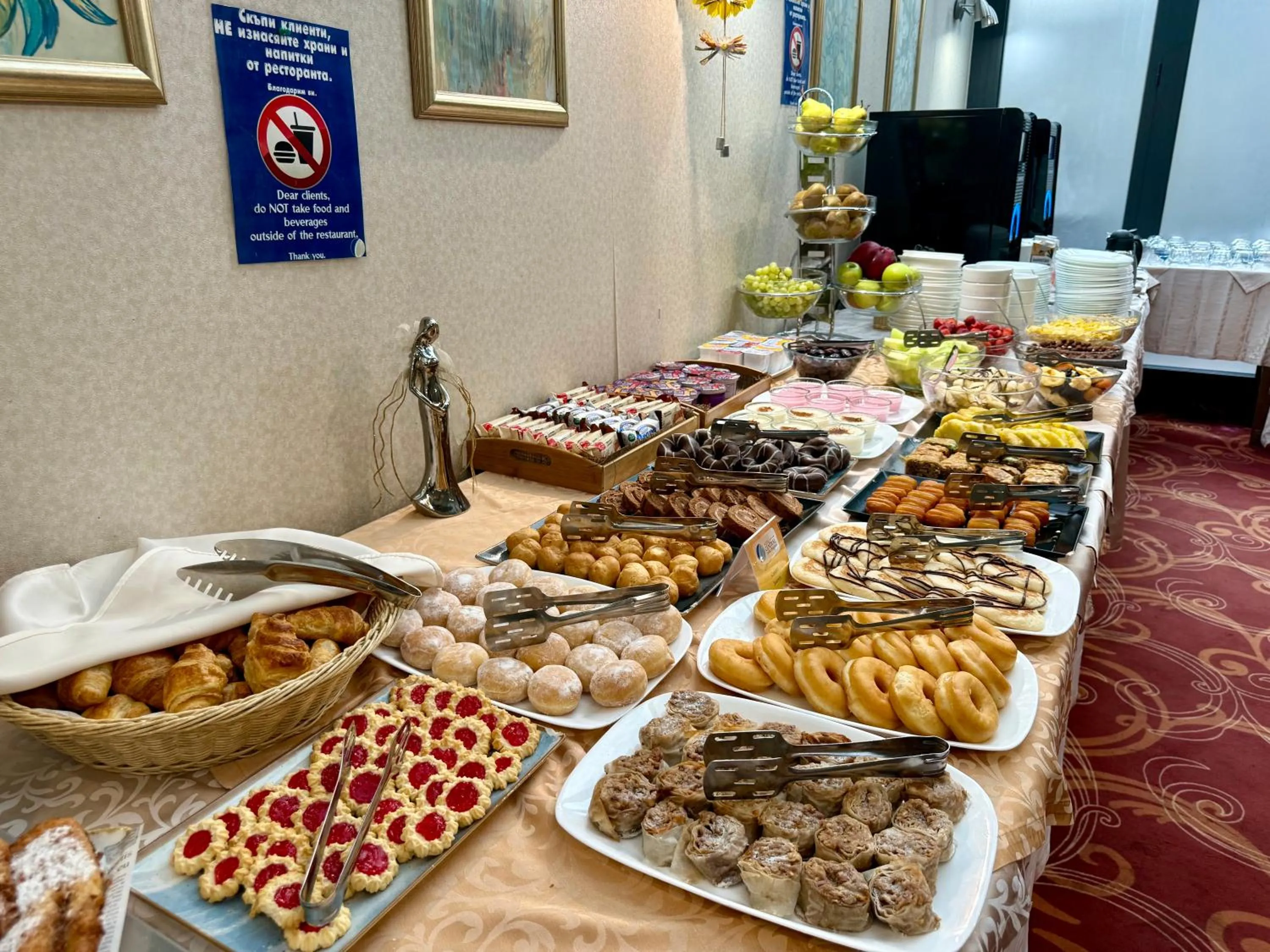 Buffet breakfast in Central Hotel Sofia