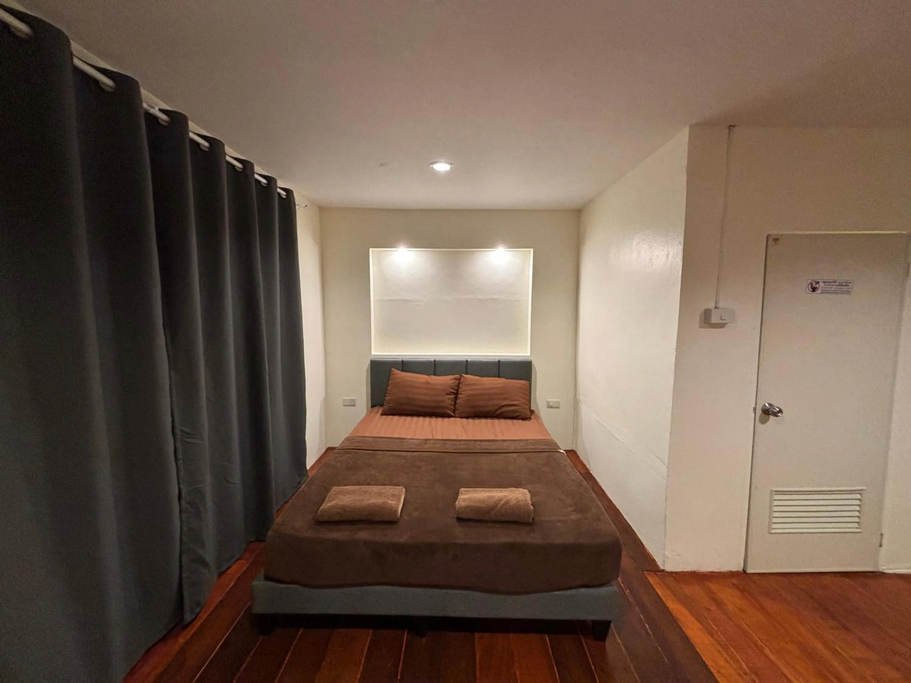 Bed in Golden Beach Resort Koh Phangan