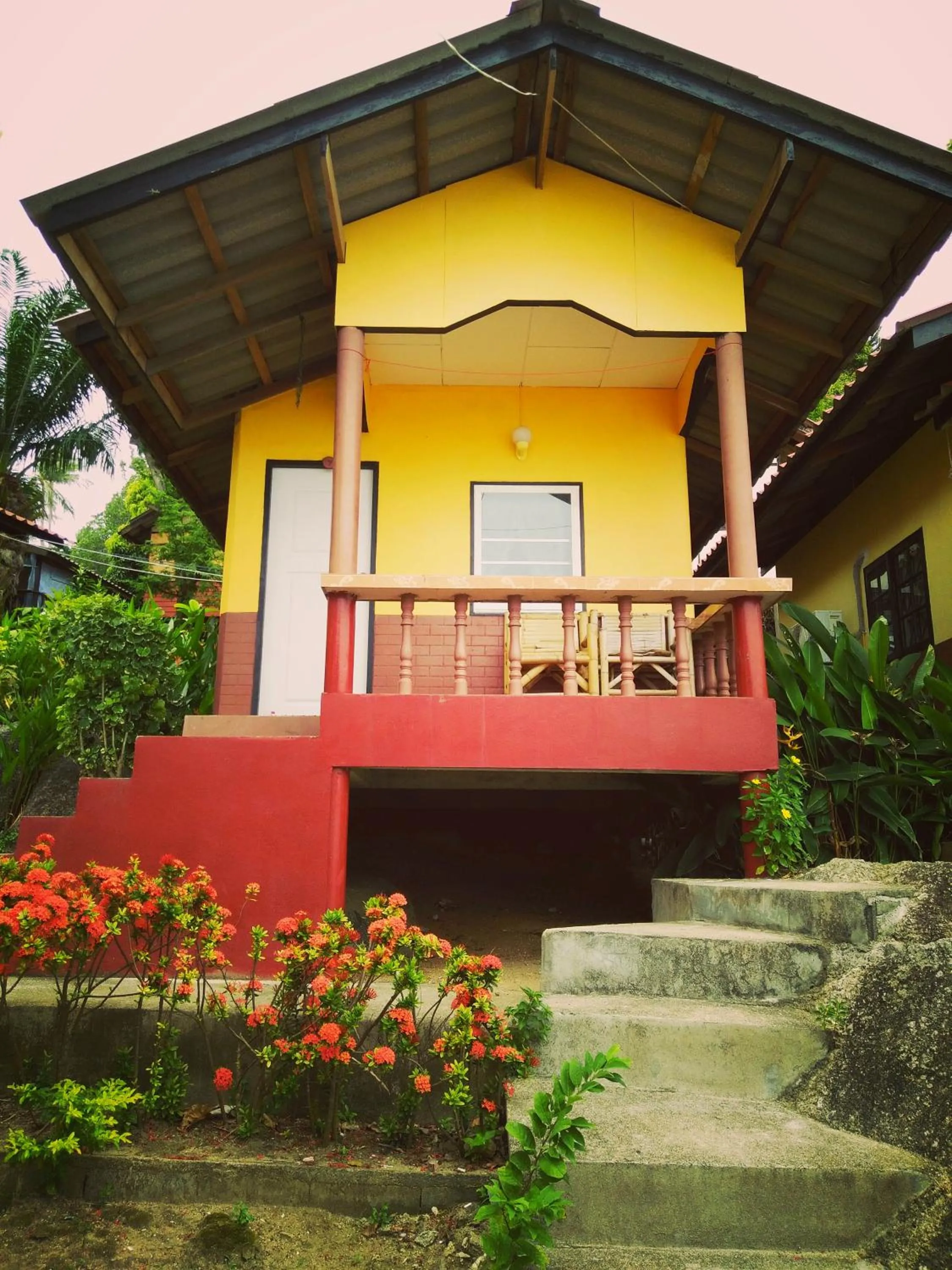 Facade/entrance in Golden Beach Resort Koh Phangan