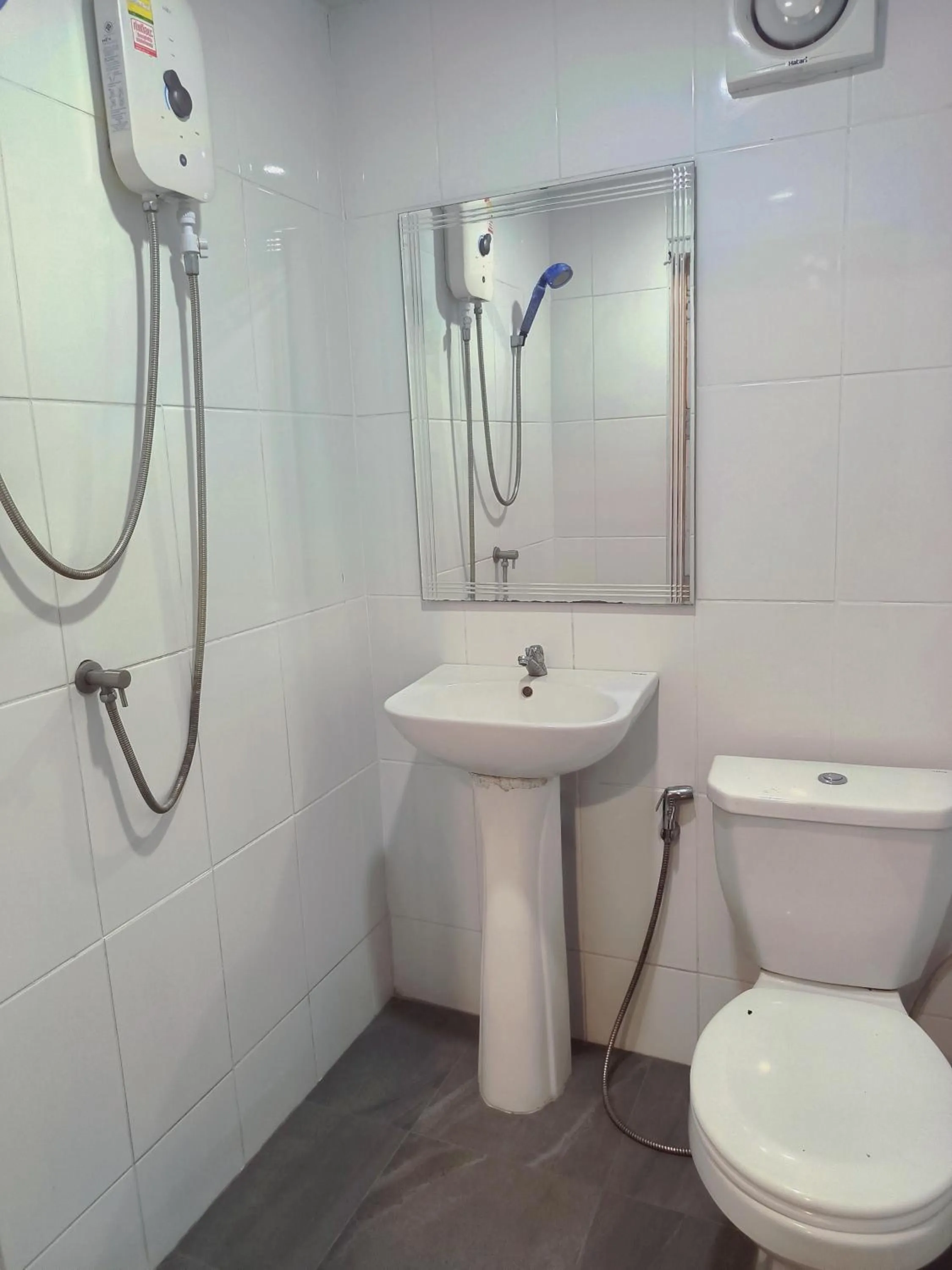 Shower in Golden Beach Resort Koh Phangan