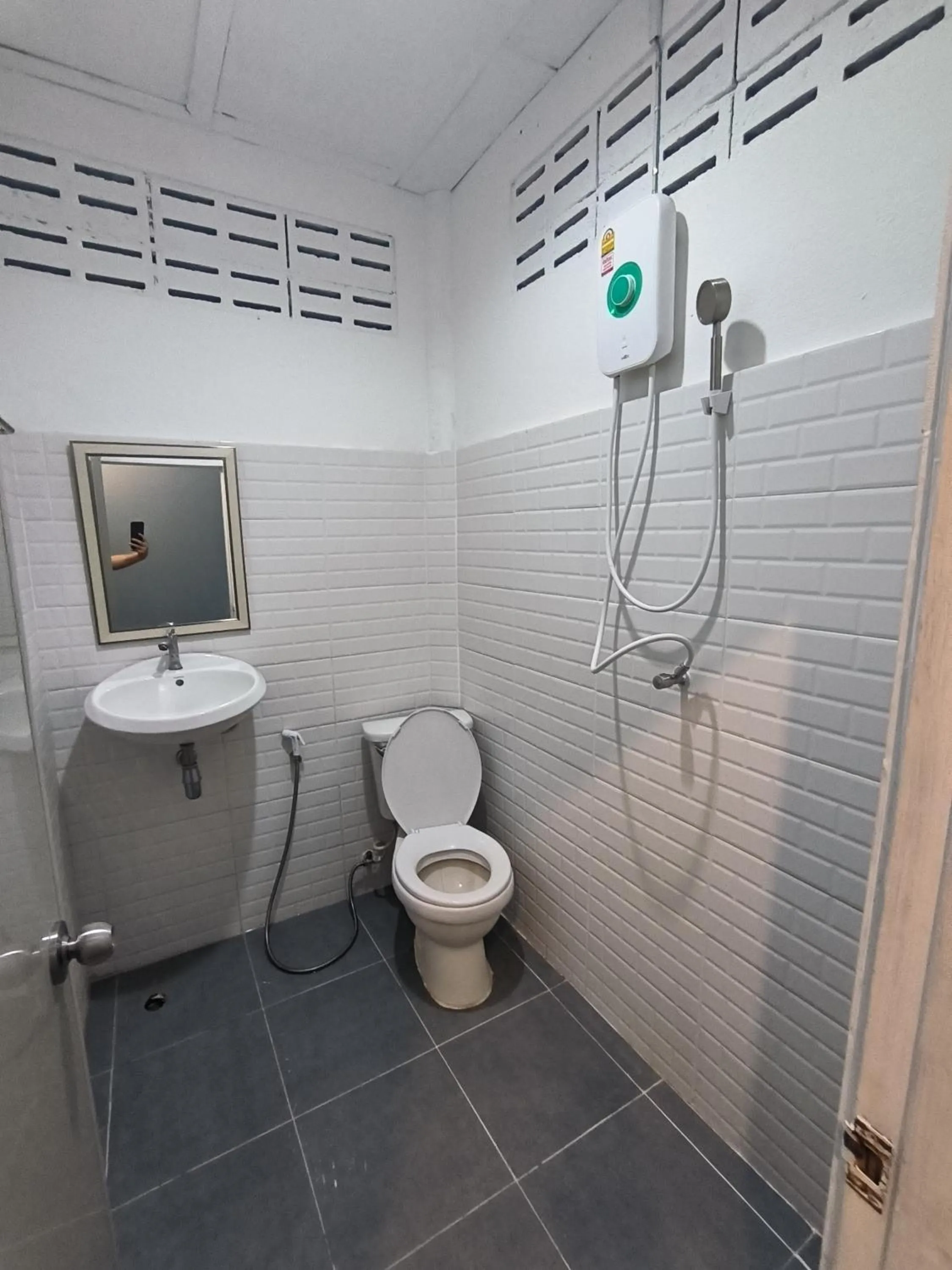 Shower in Golden Beach Resort Koh Phangan