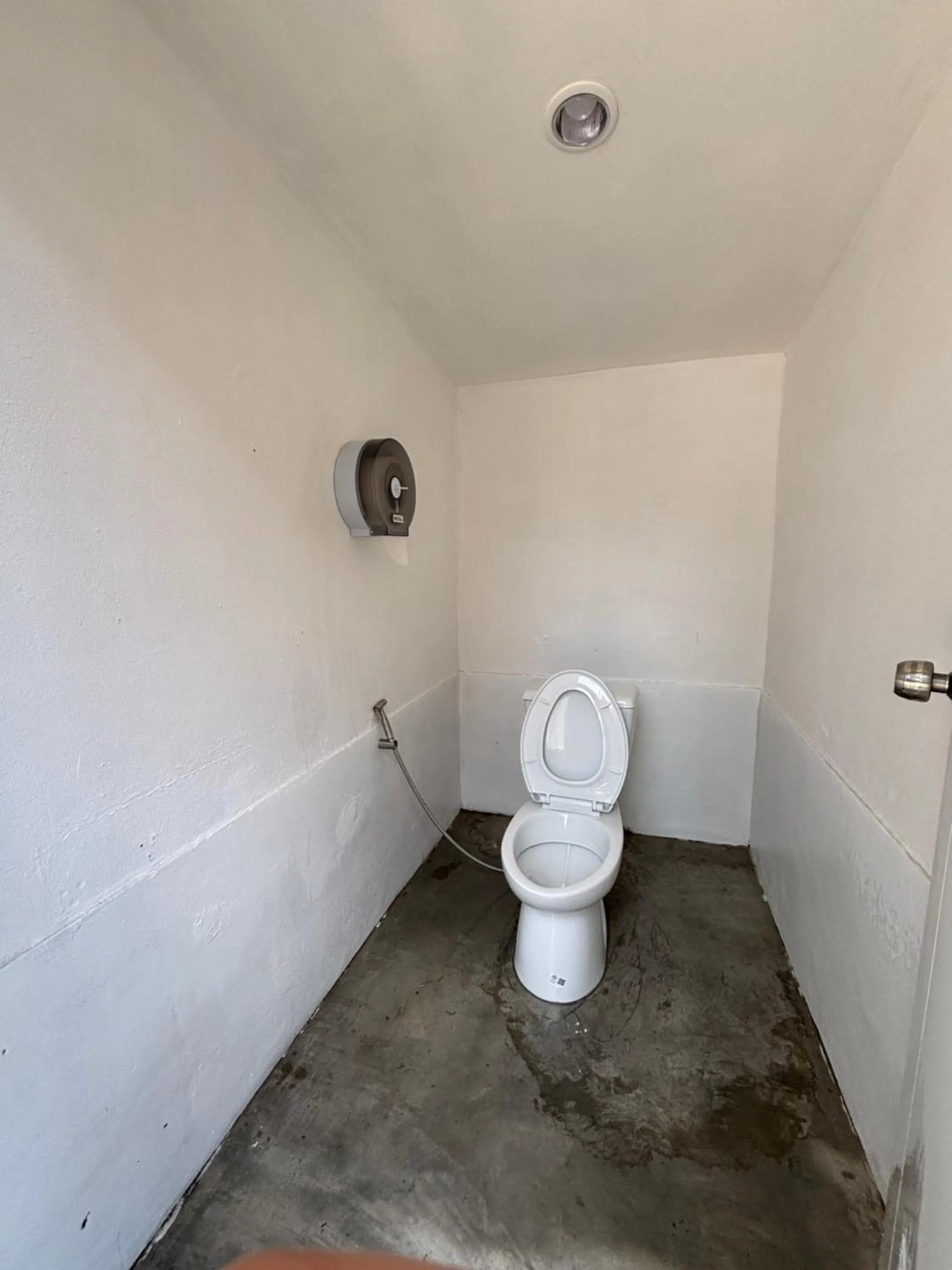 Toilet in Golden Beach Resort Koh Phangan