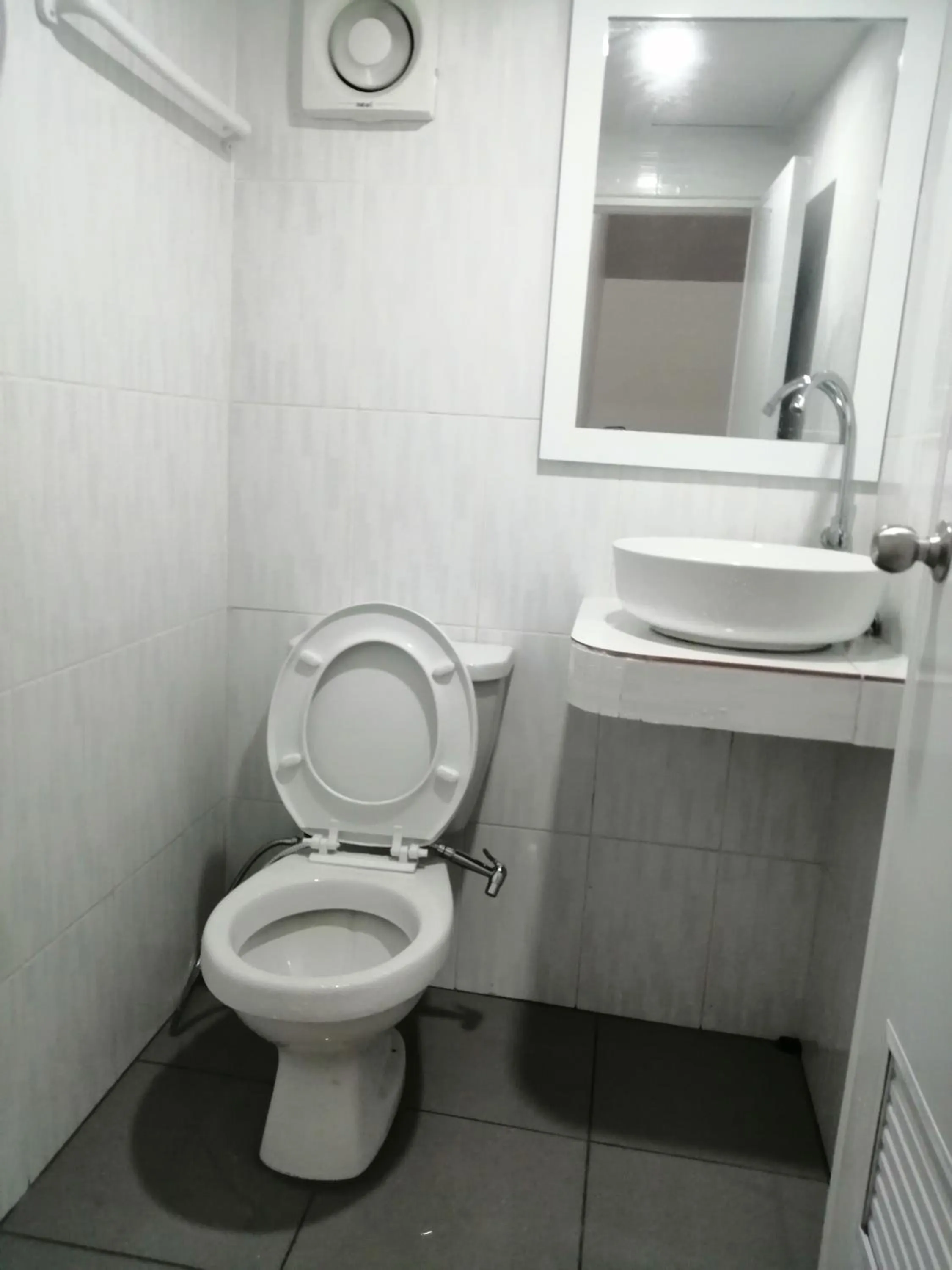 Bathroom in Golden Beach Resort Koh Phangan