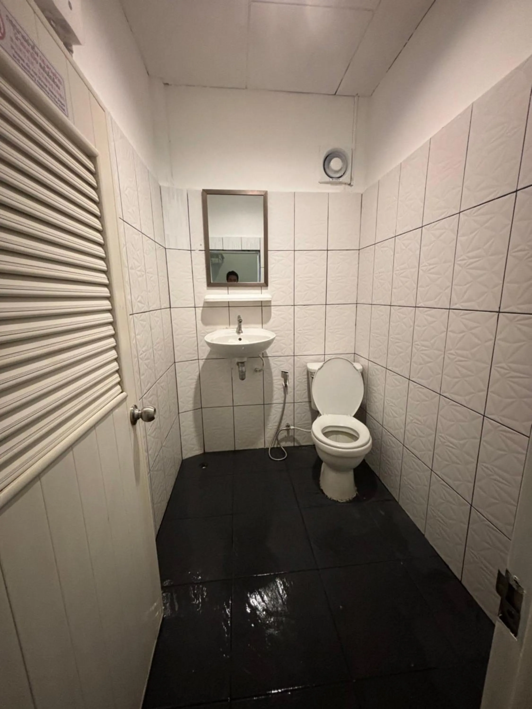 Shower in Golden Beach Resort Koh Phangan