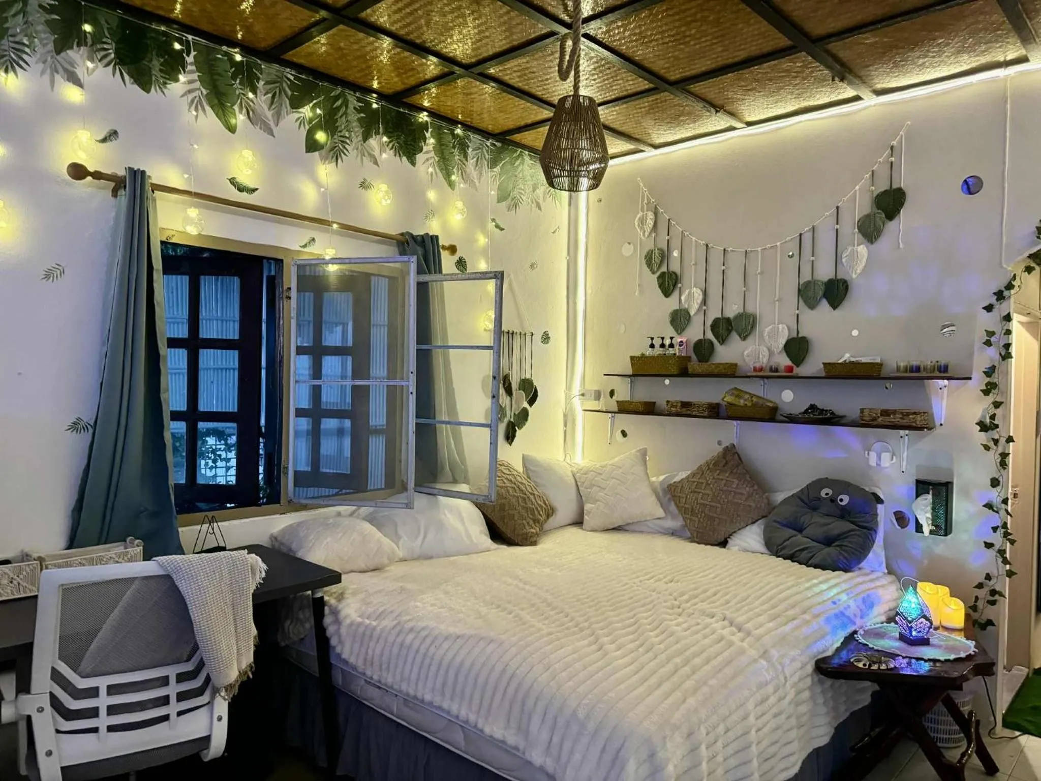 Bed in Golden Beach Resort Koh Phangan