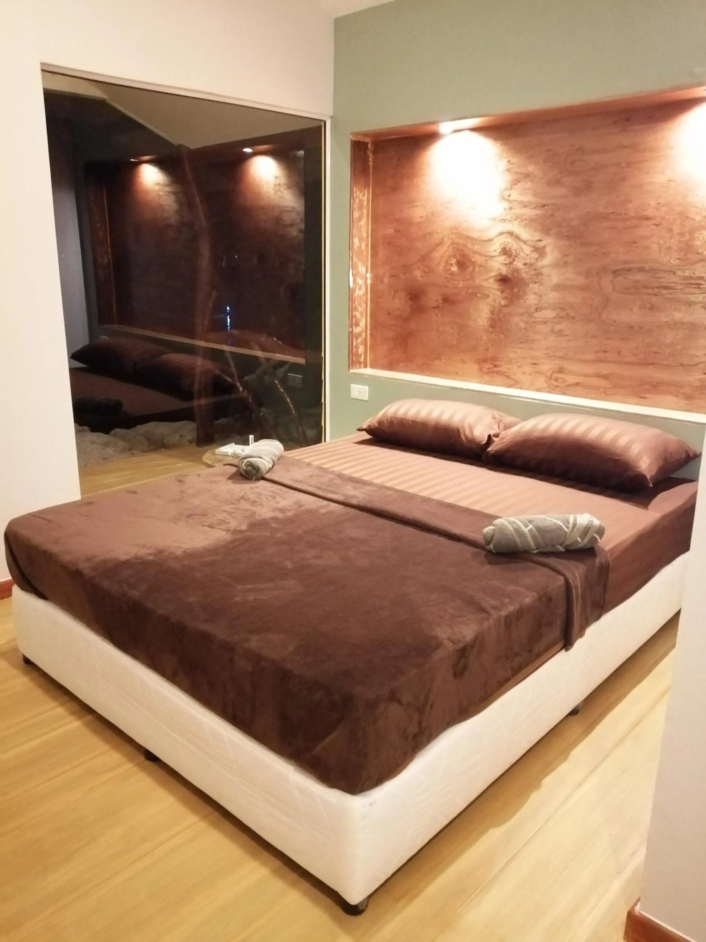 Photo of the whole room, Bed in Golden Beach Resort Koh Phangan