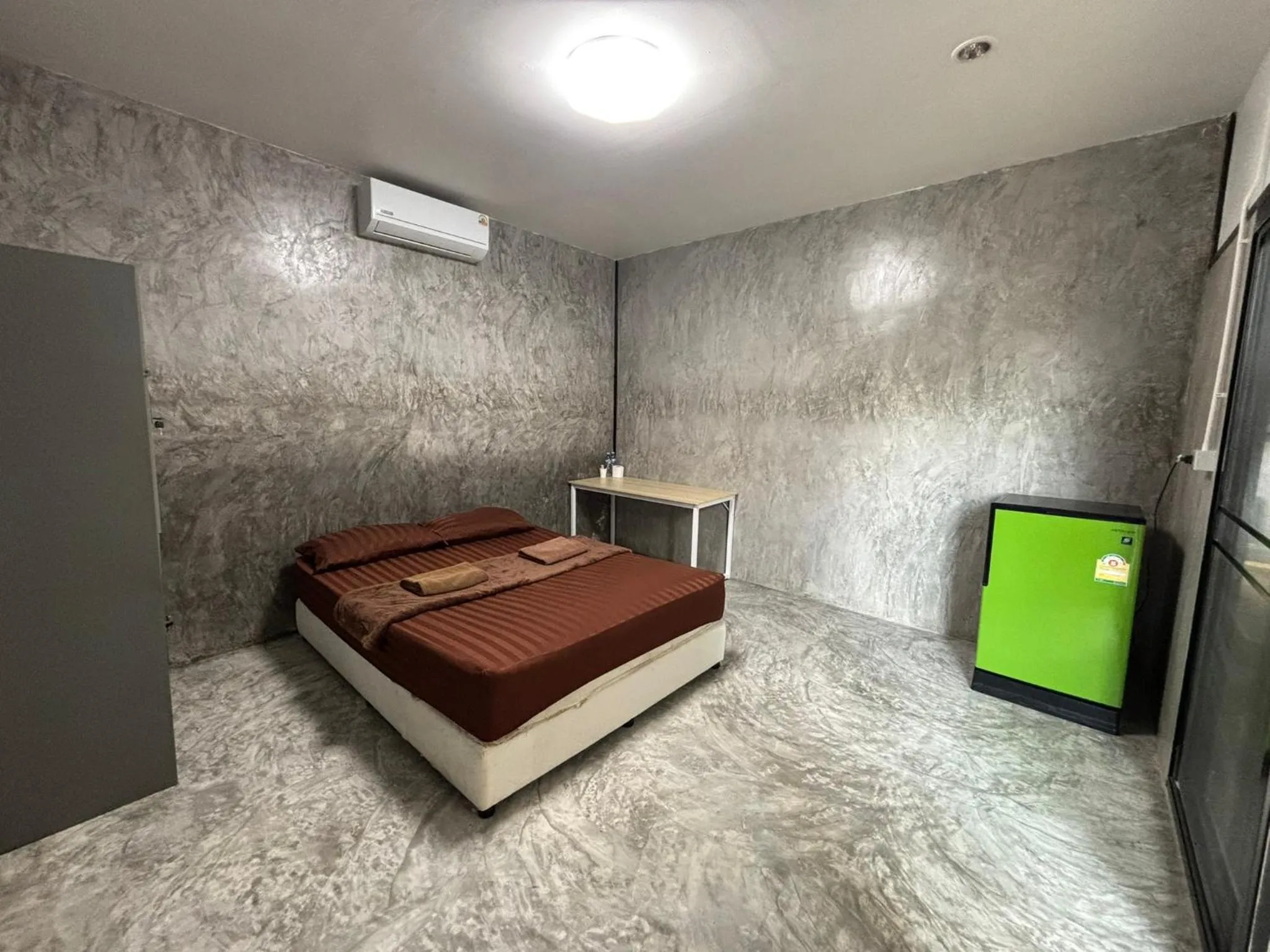 Bed in Golden Beach Resort Koh Phangan