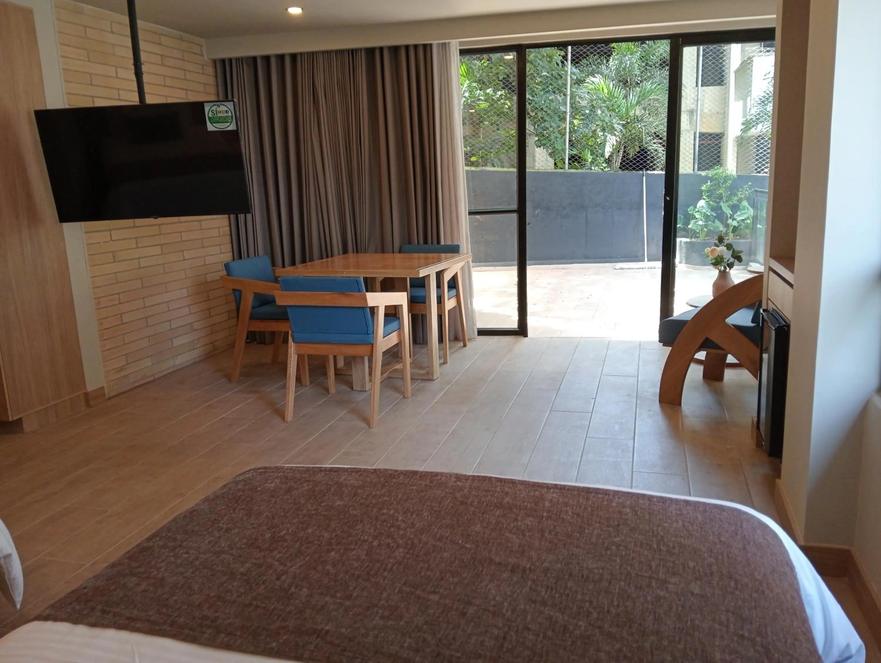 Communal lounge/ TV room, Bed in Hotel Rulay Medellin