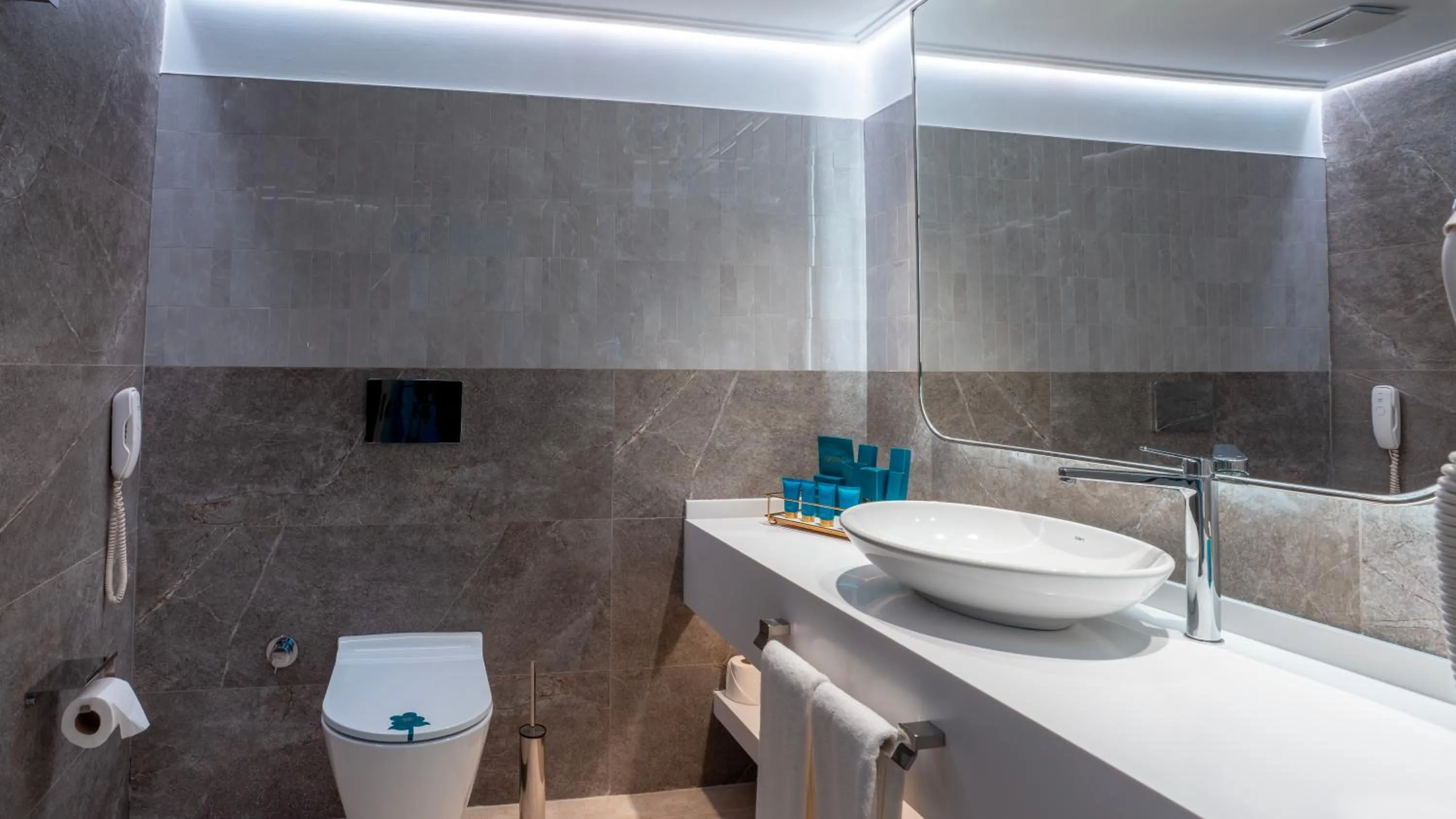 Bathroom in Qlusive Hotel