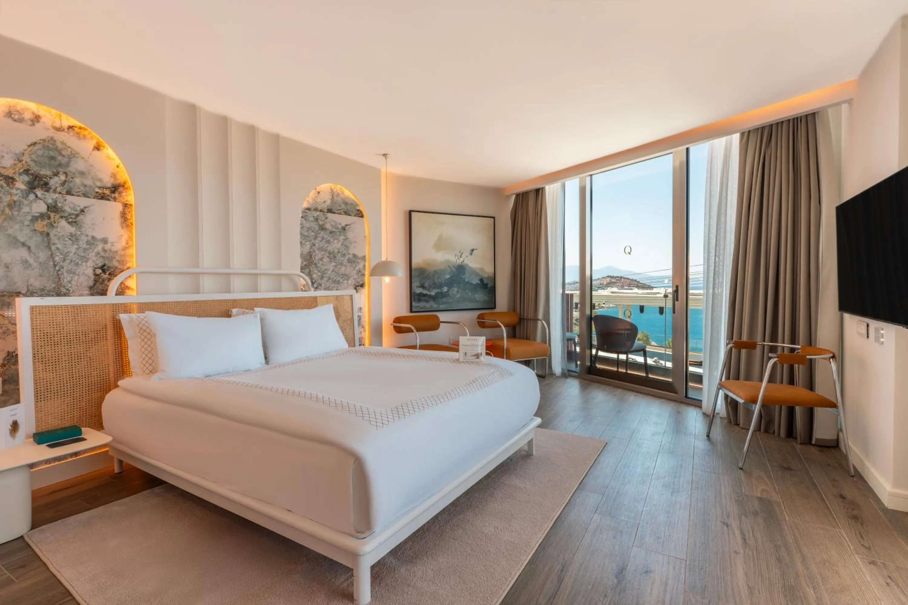 Bed in Qlusive Hotel