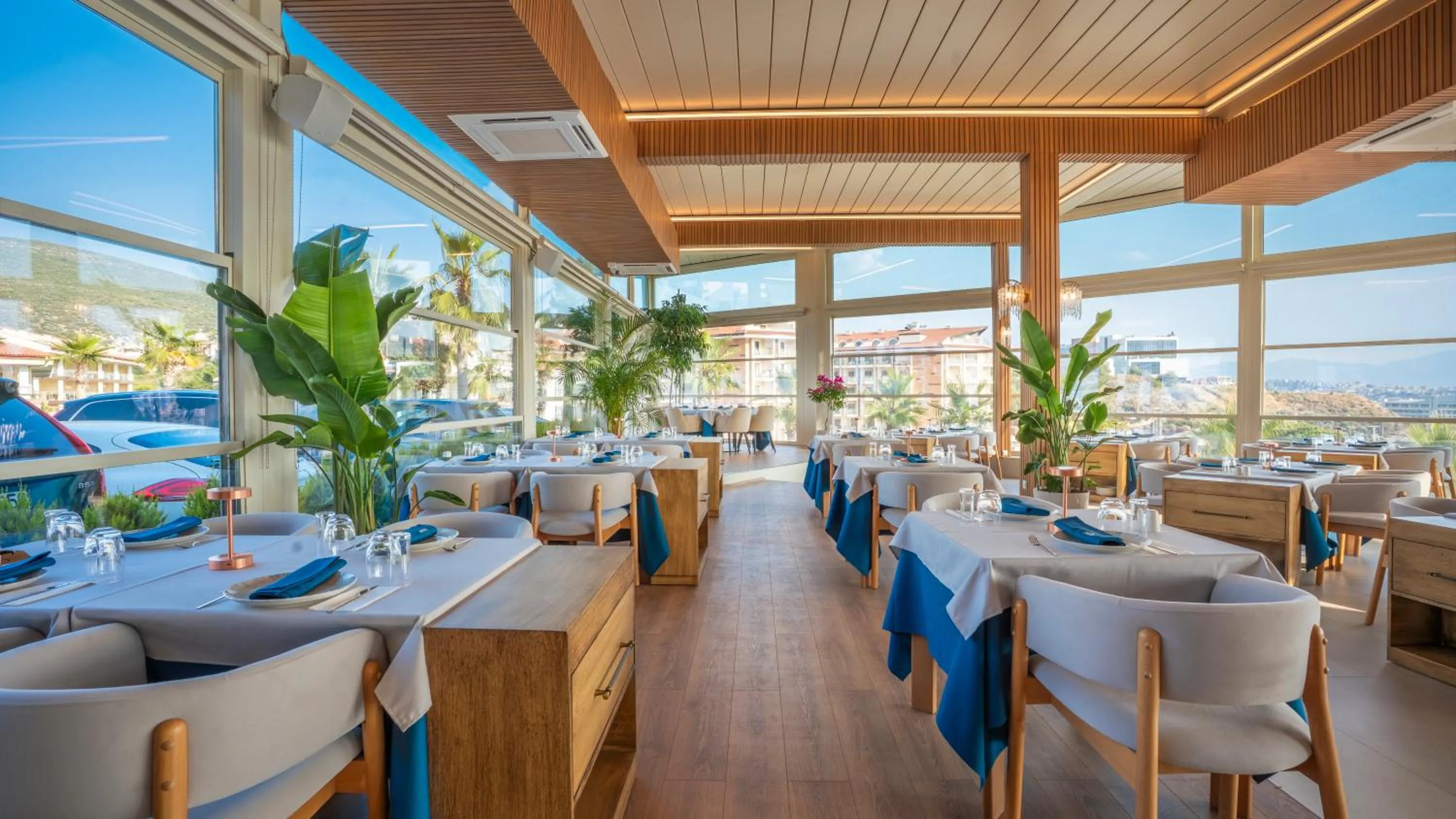 Restaurant/places to eat in Qlusive Hotel